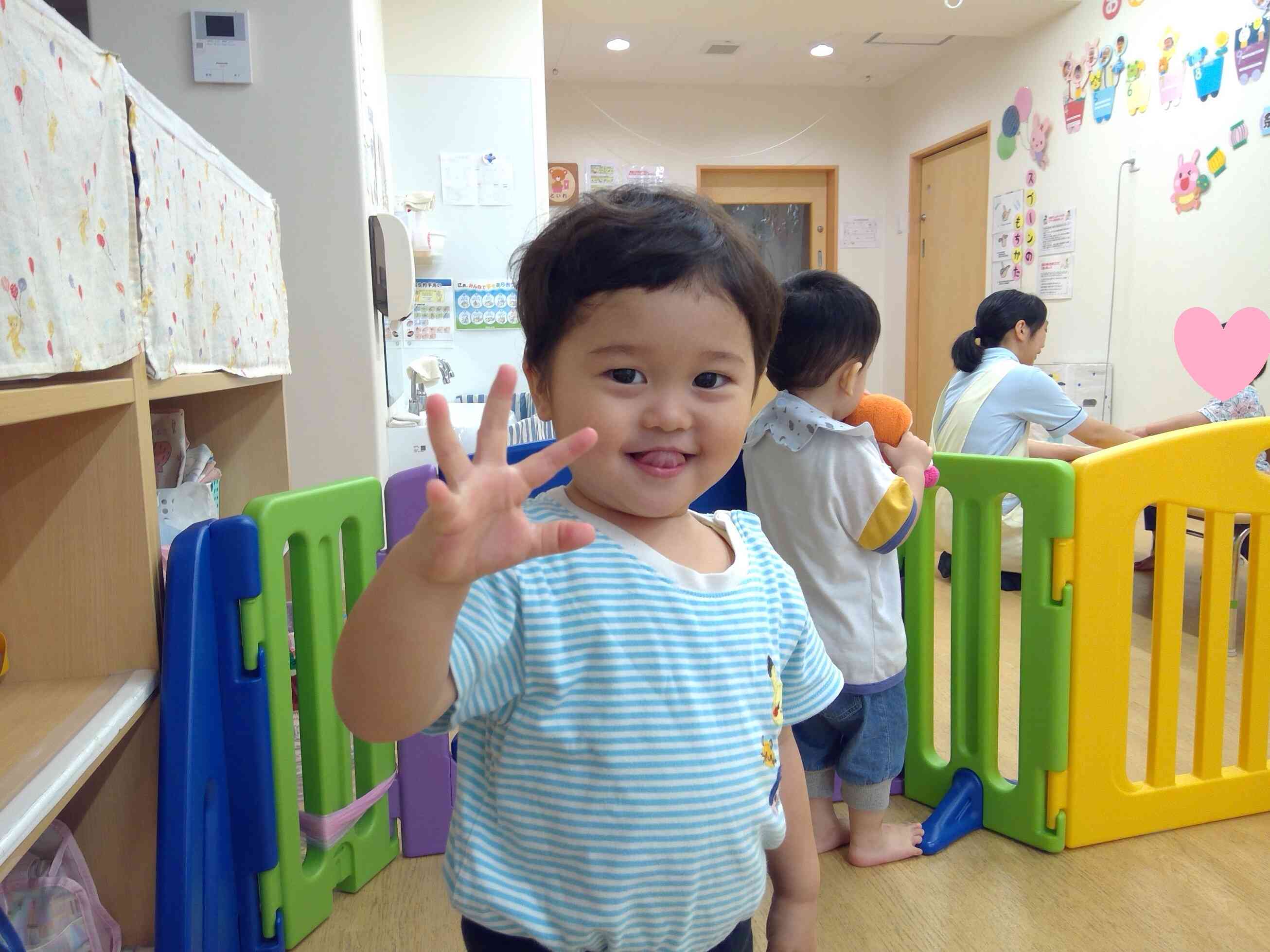 カメラに向かって「はい、ポーズ！」☆