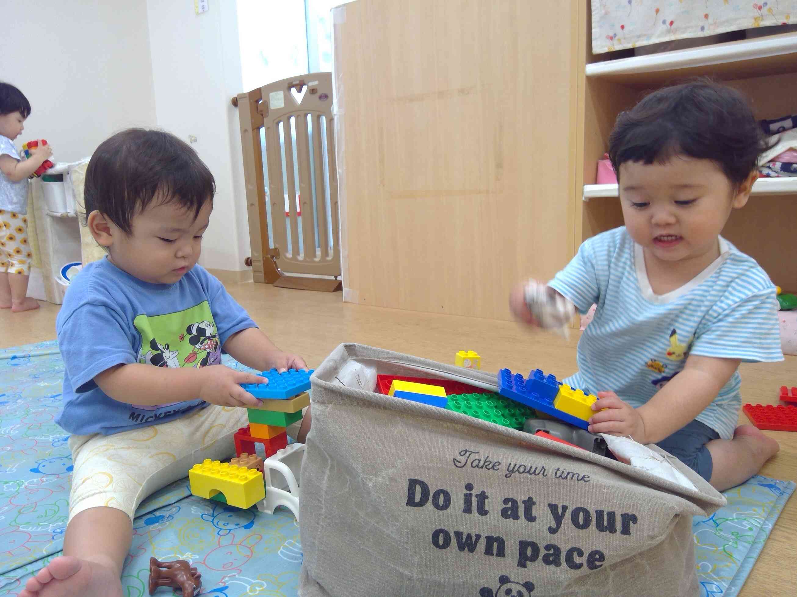 お部屋遊びの様子！（1歳児　あひる組）