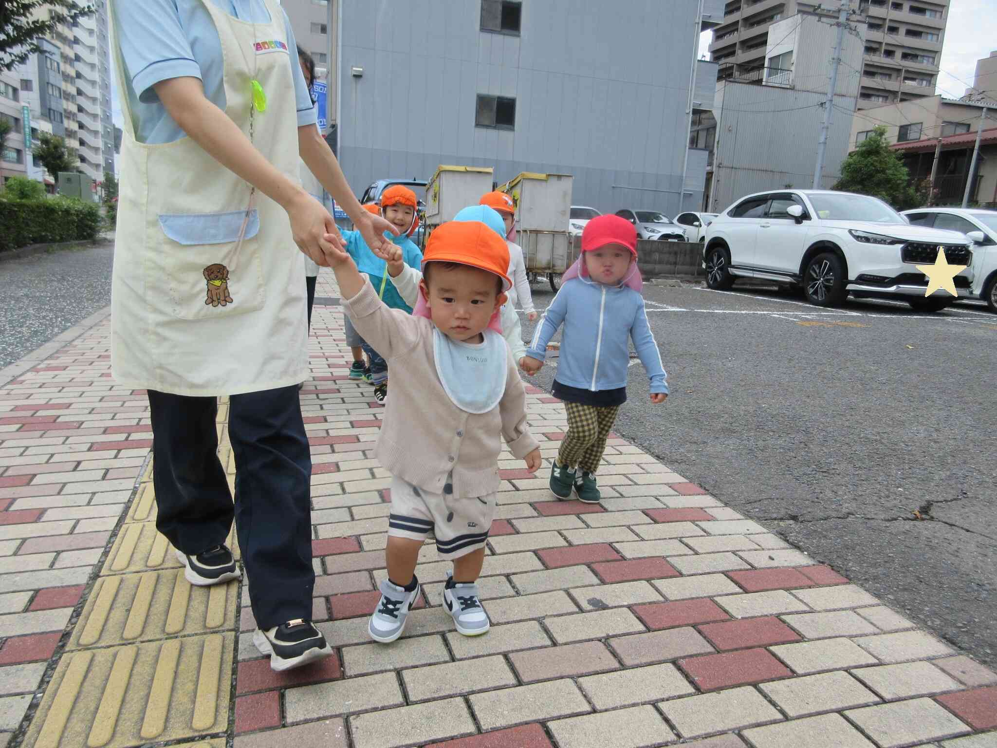 ポストまで歩いていくよ！