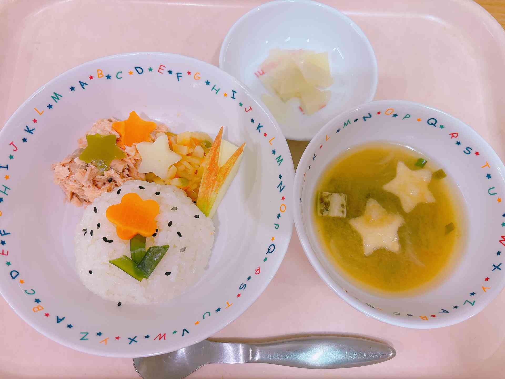 お誕生会の日の特別な給食です