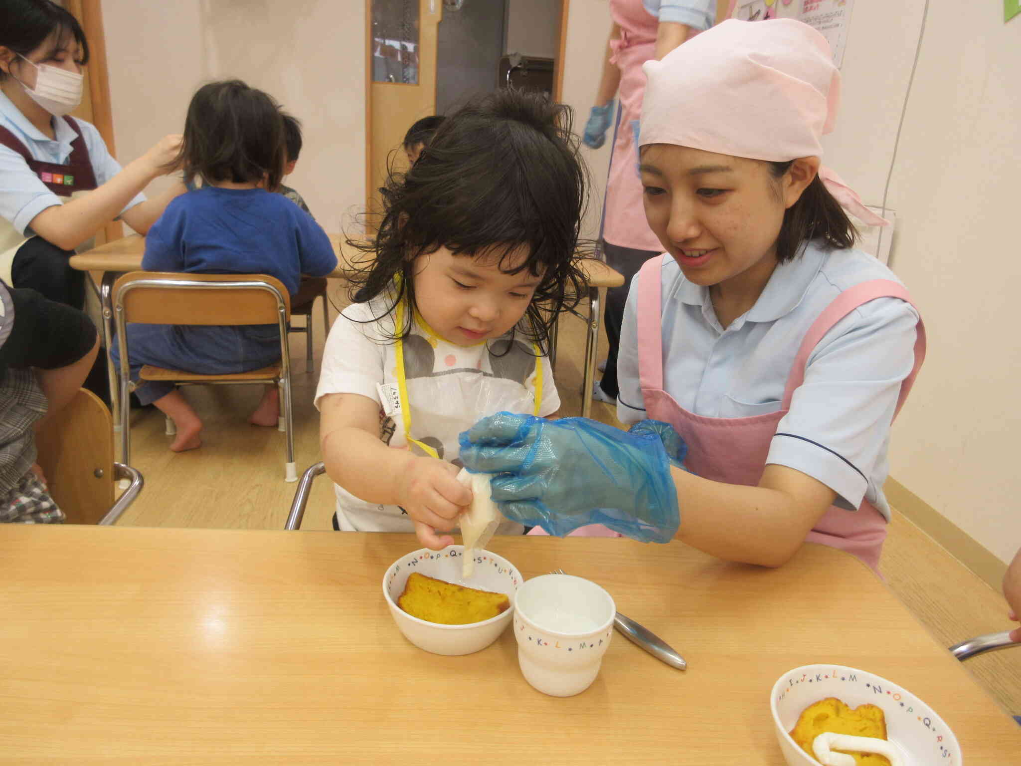 生クリーム絞りをしました♪