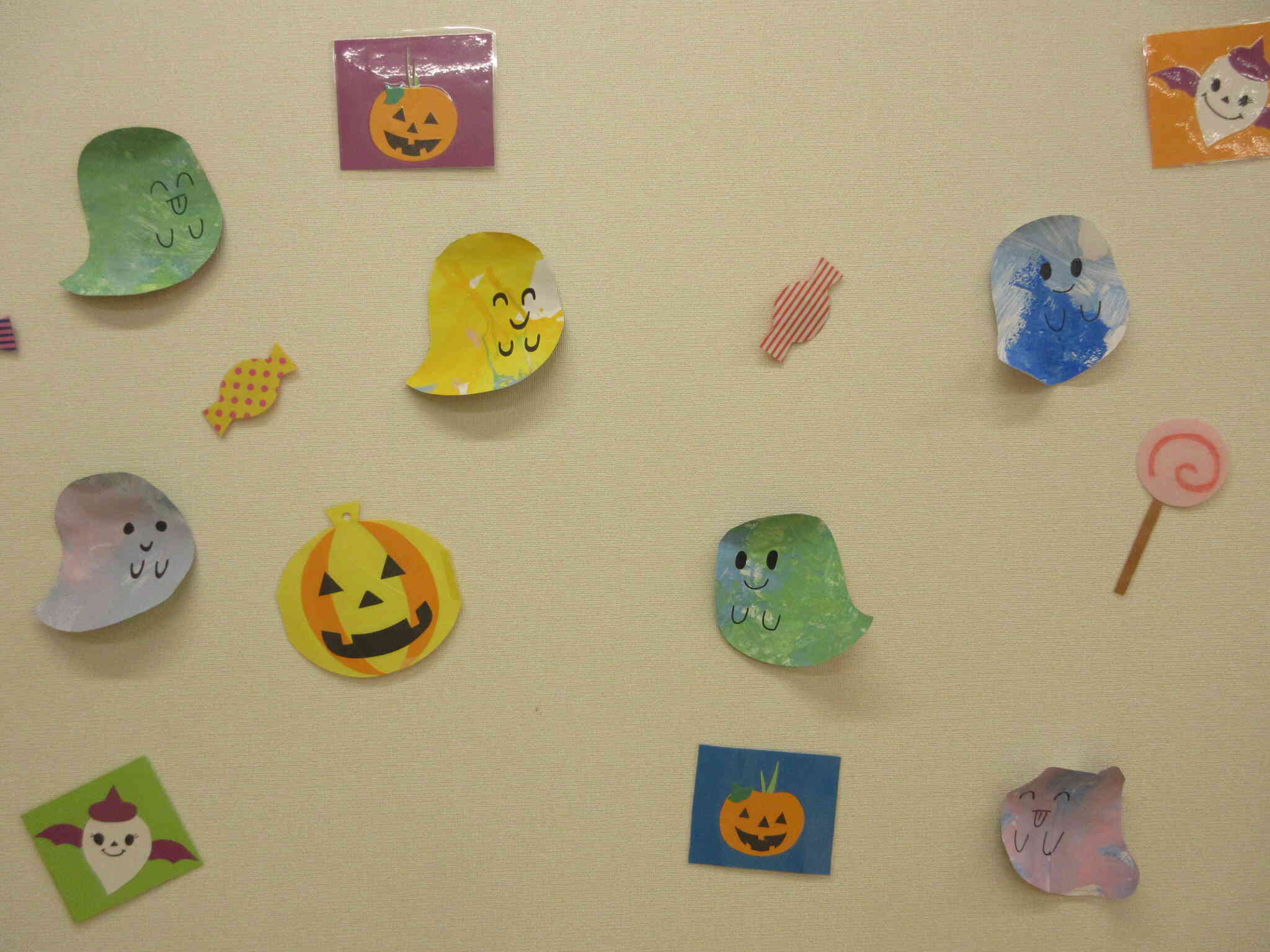 みんなで描いたものはおばけに変身！