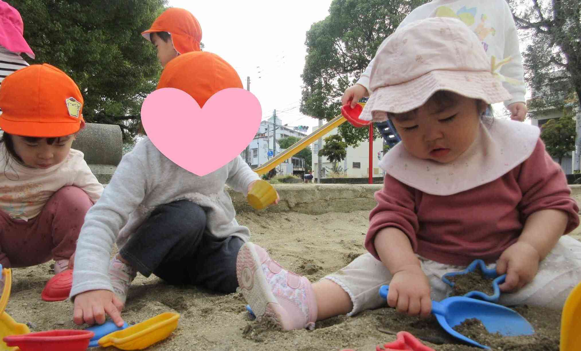 スコップを使った遊び方が分かって、集中して遊ぶ姿が見られます☆