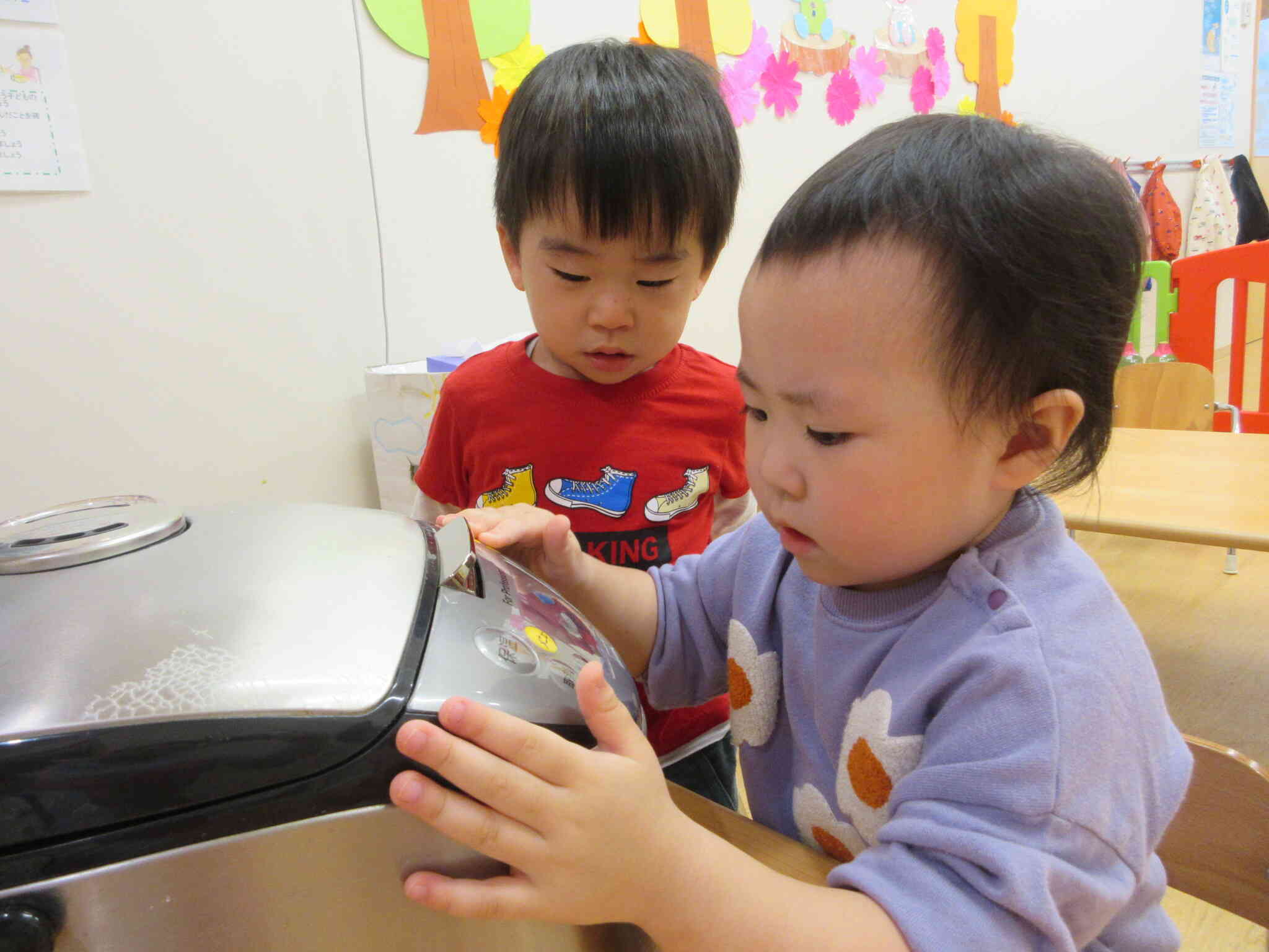 炊飯器のボタンを押すよ！