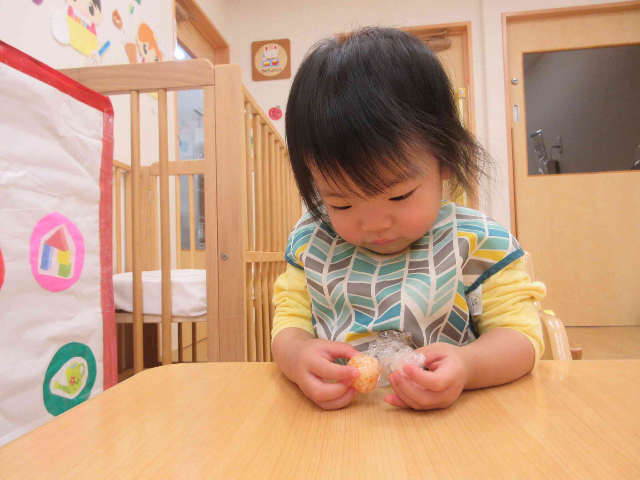 ラップおにぎり、クルクルできるかな？