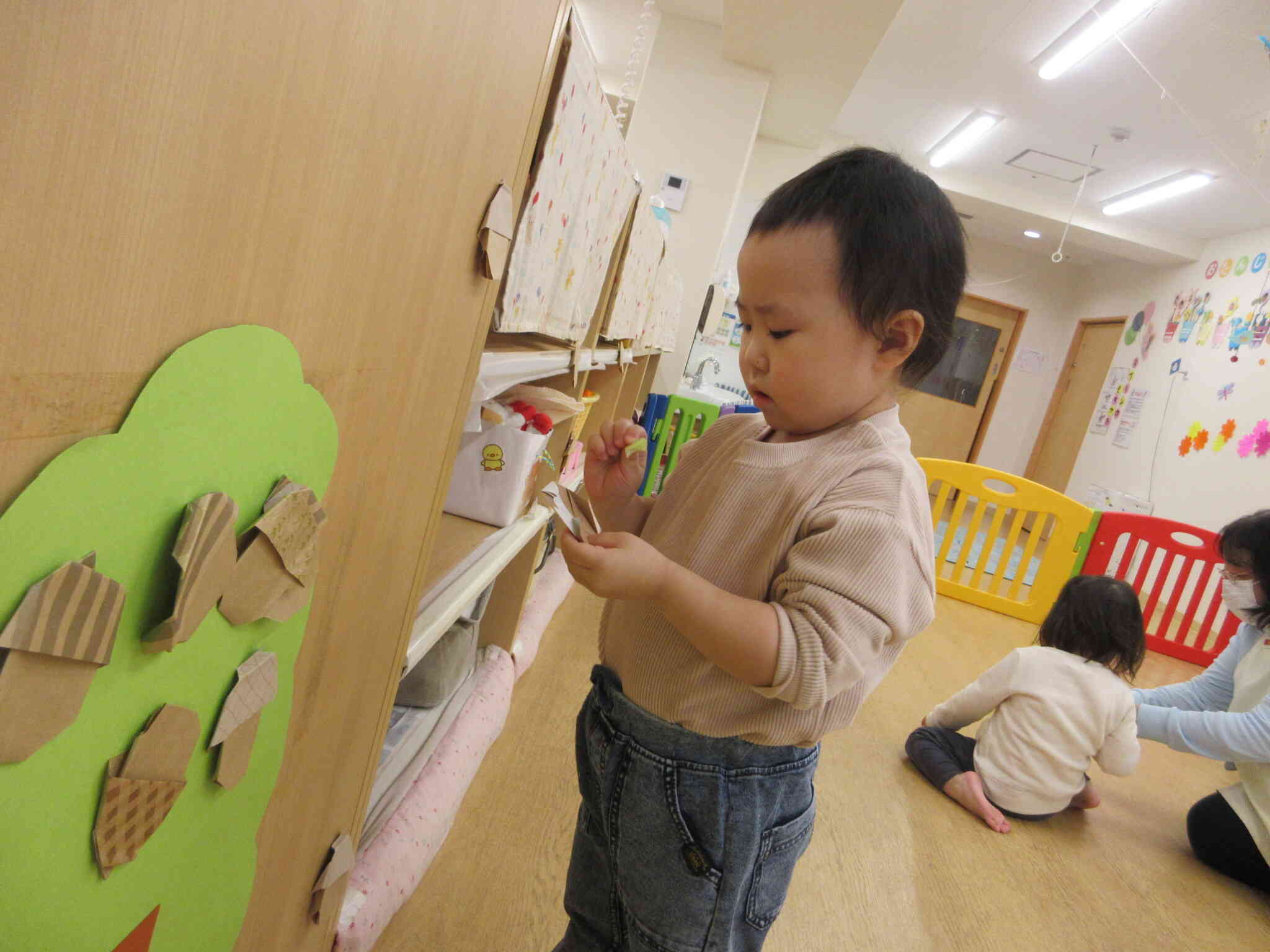 どこに貼ろうかな！