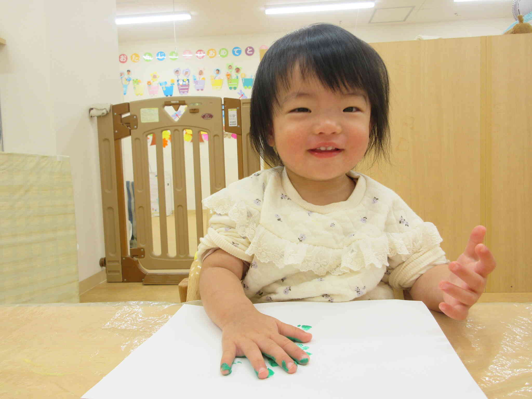 手形でクリスマスツリーを作ったよ♪