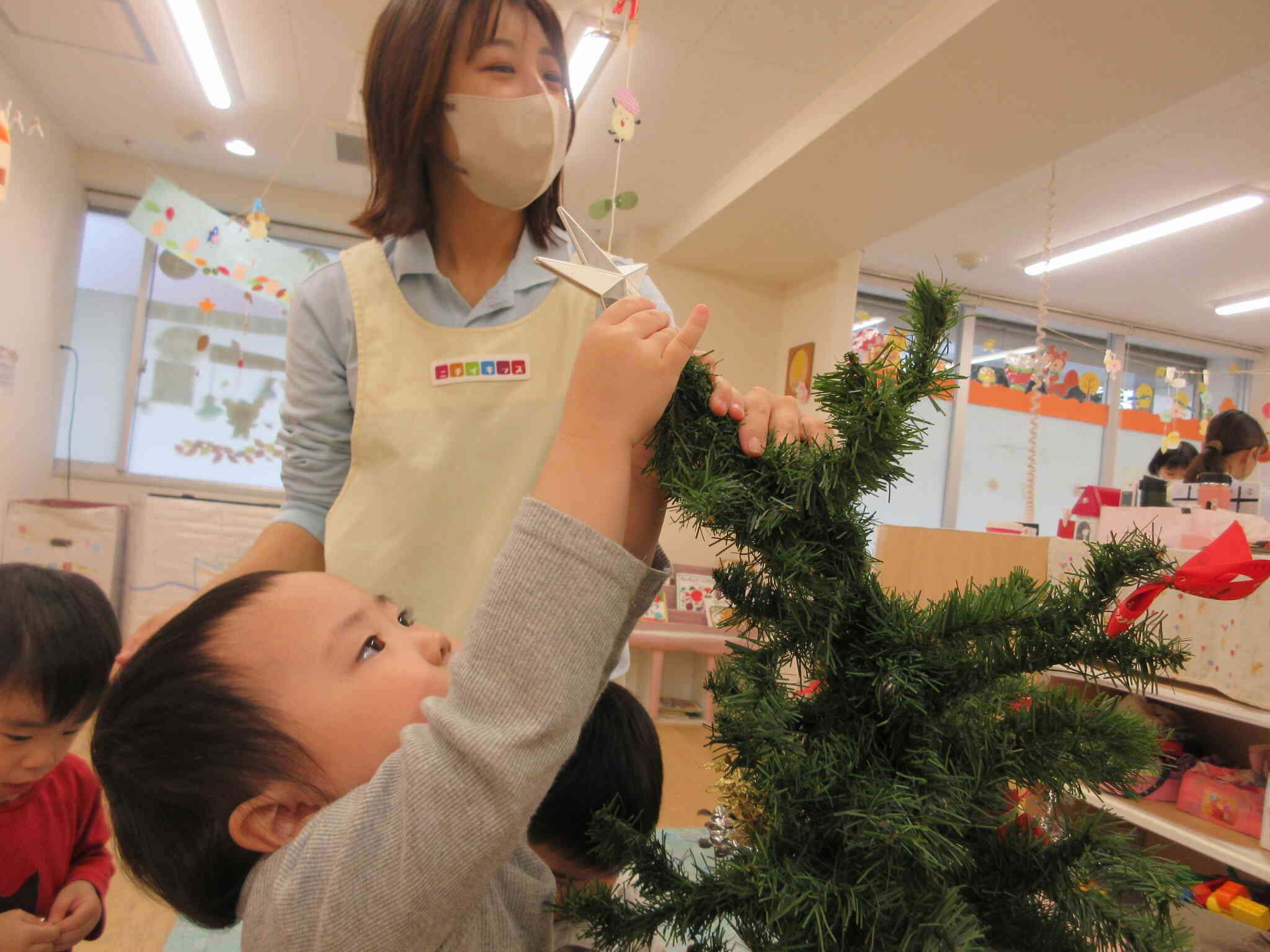 一番上の大きな星をつけて完成です