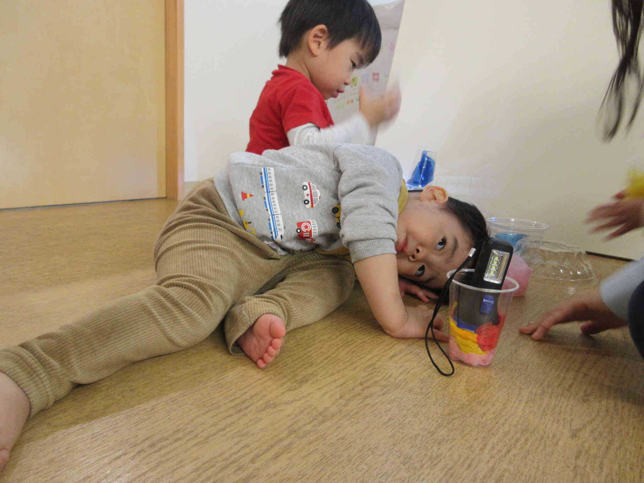 横から、のぞいて見てみると・・・