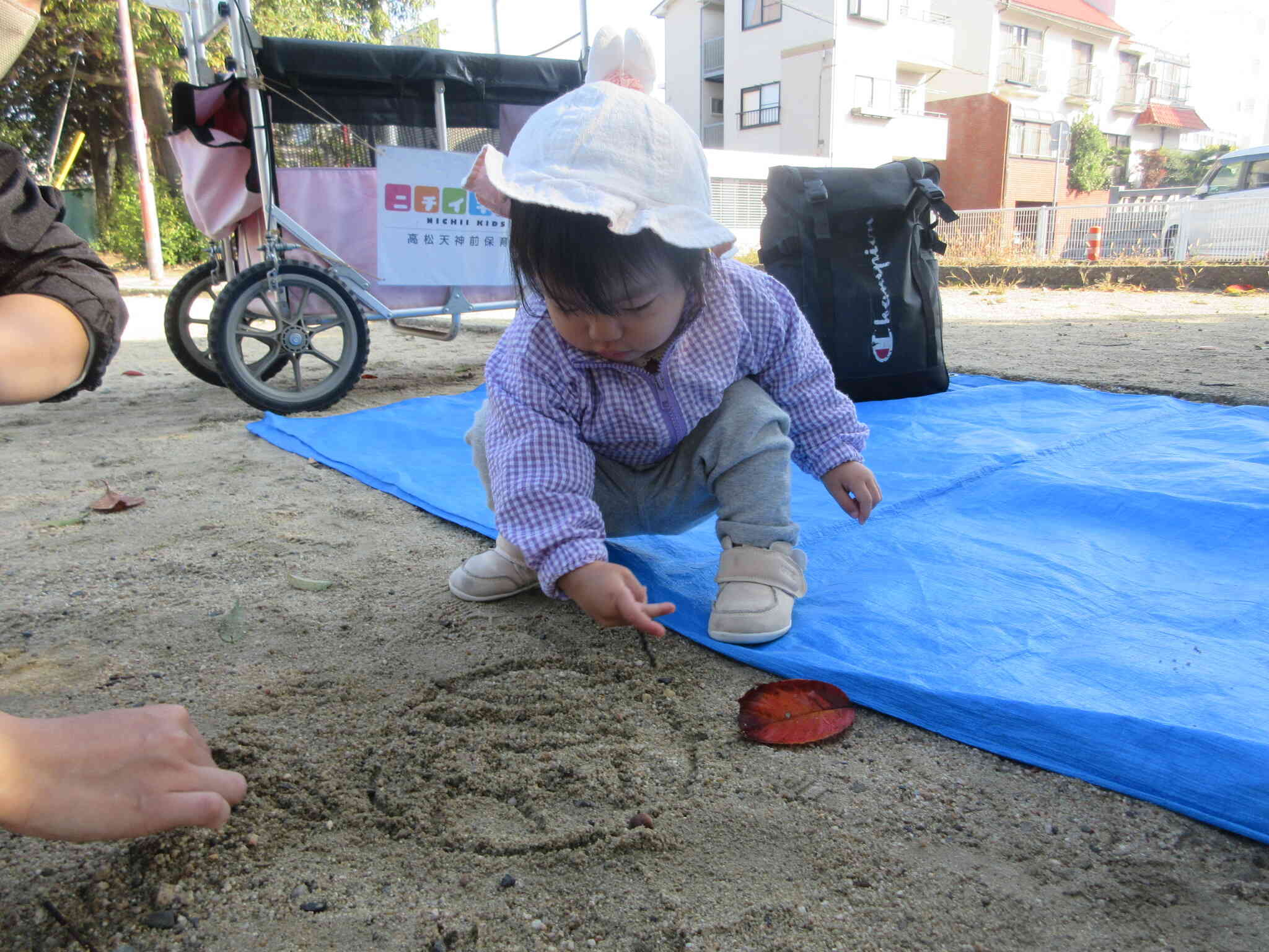 木の枝でお絵描きもしたよ！