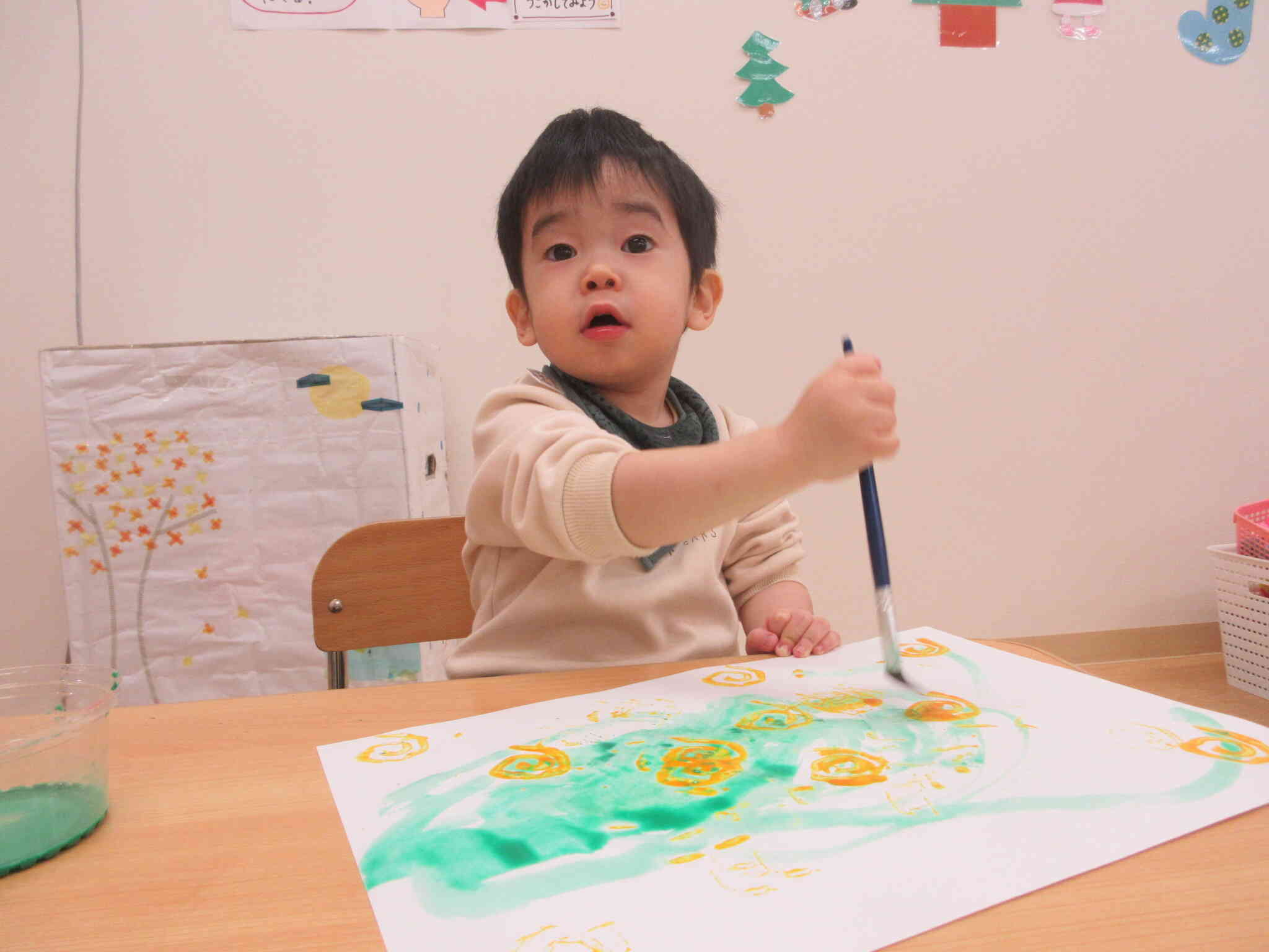 はじき絵をしたよ。たくさん塗れたね♪