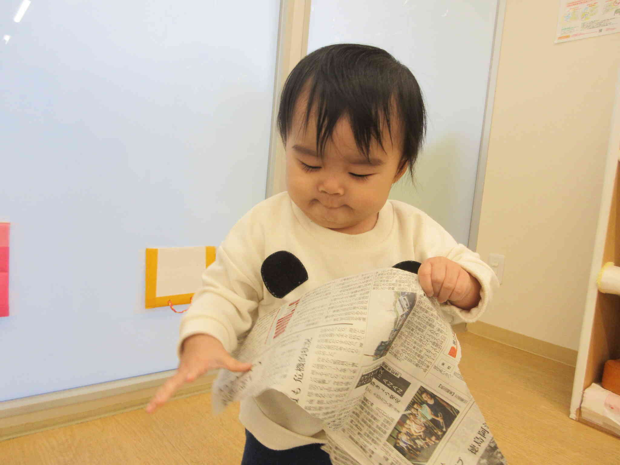 新聞紙ビリビリ楽しいね♪