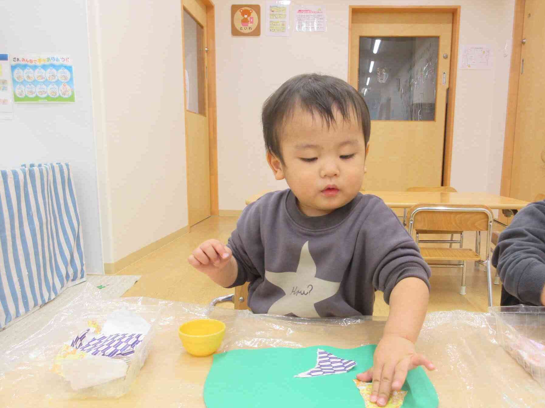 糊で貼ったよ！