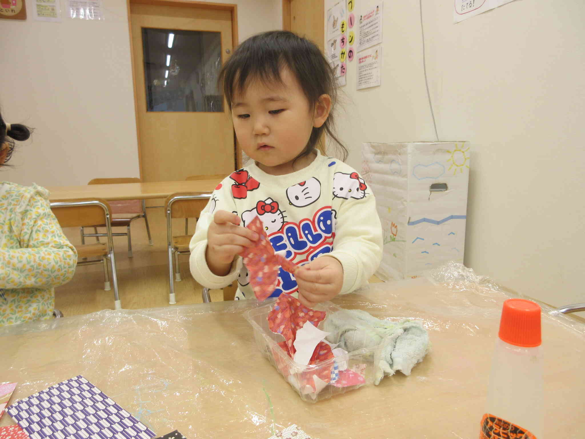 折り紙をちぎったよ！