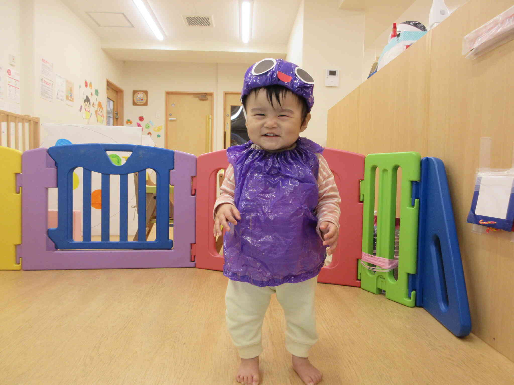 みんなに衣装を見てもらってニコニコ嬉しそう☆