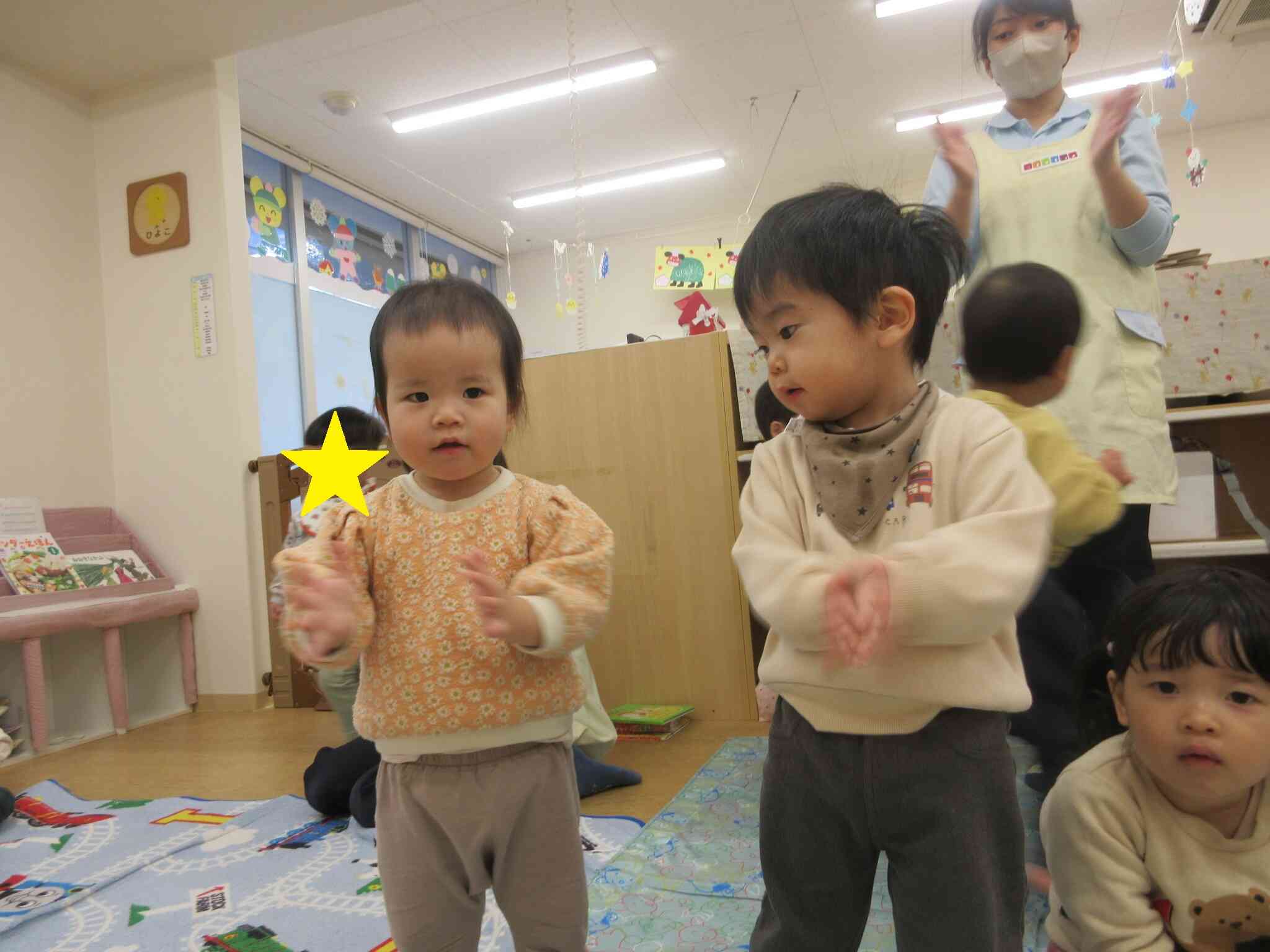 ひよこ組さんもダンス♪