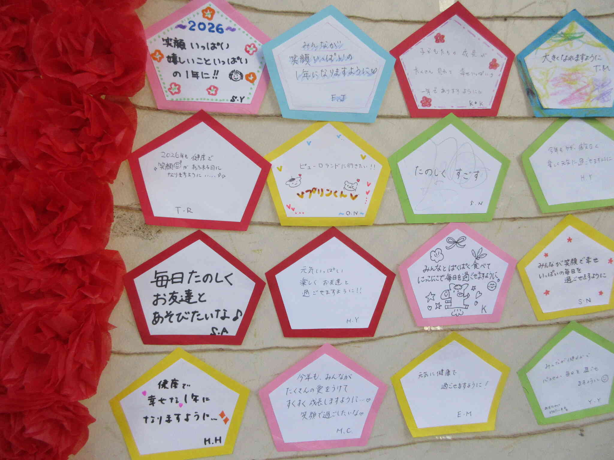 子どもたちもお家の人と一緒にお絵描きをしてお願い事を書いてくれました♡