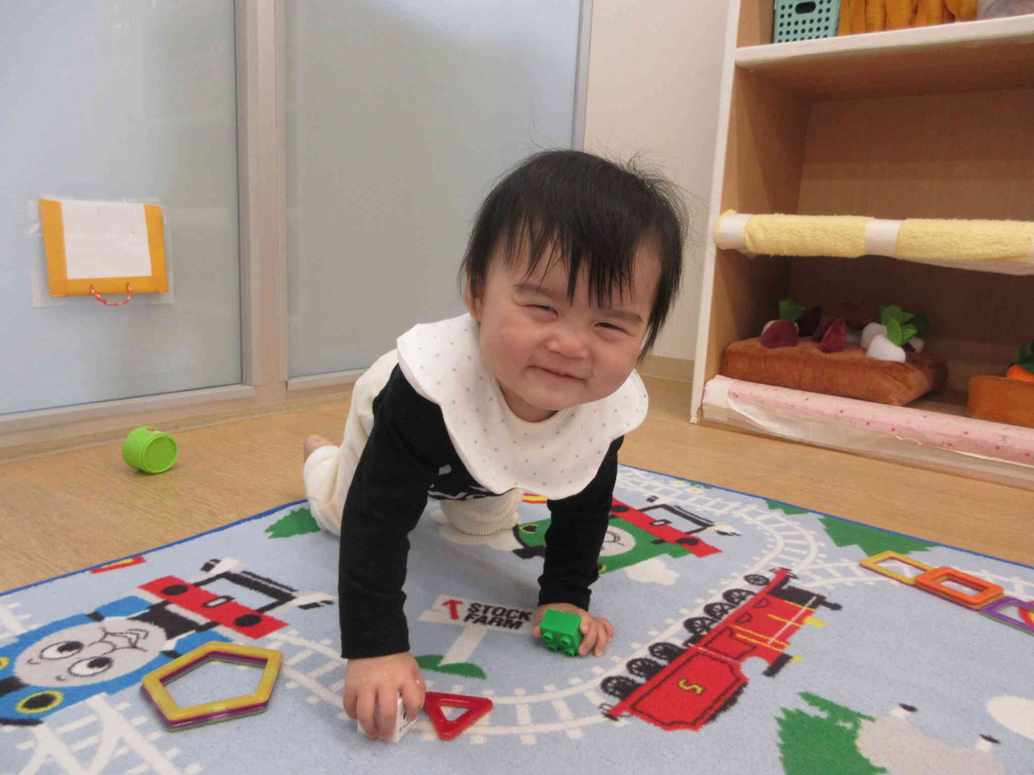 保育者がカメラを向けるとにっこり笑ってくれました♡