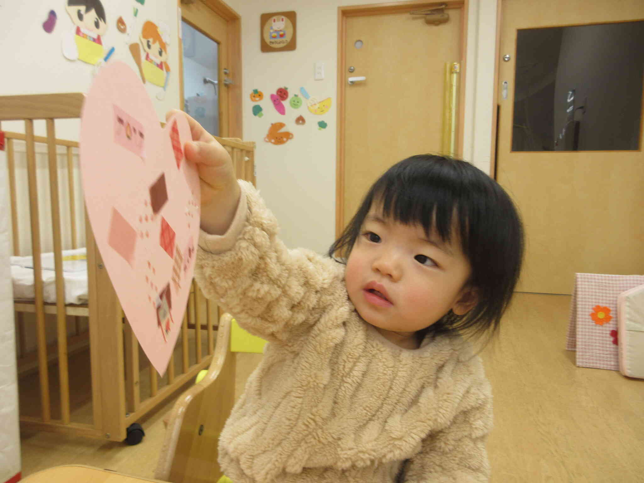 「先生見て見て！いっぱい貼れたよ！」と見せてくれました！