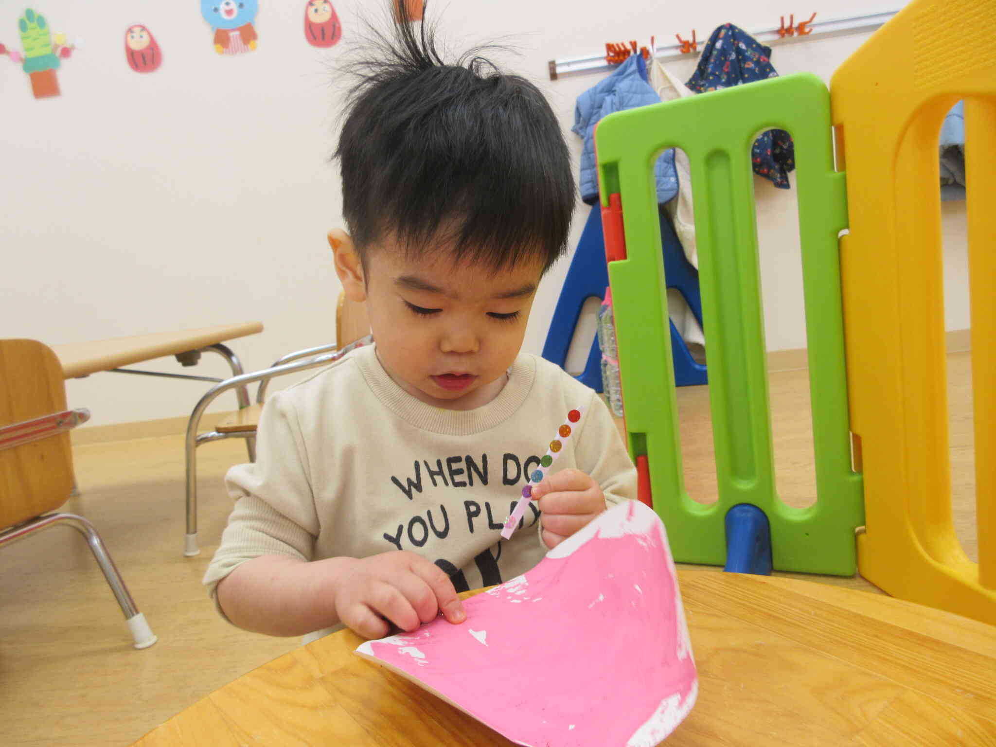 シールを貼って可愛くデコレーションしたよ！