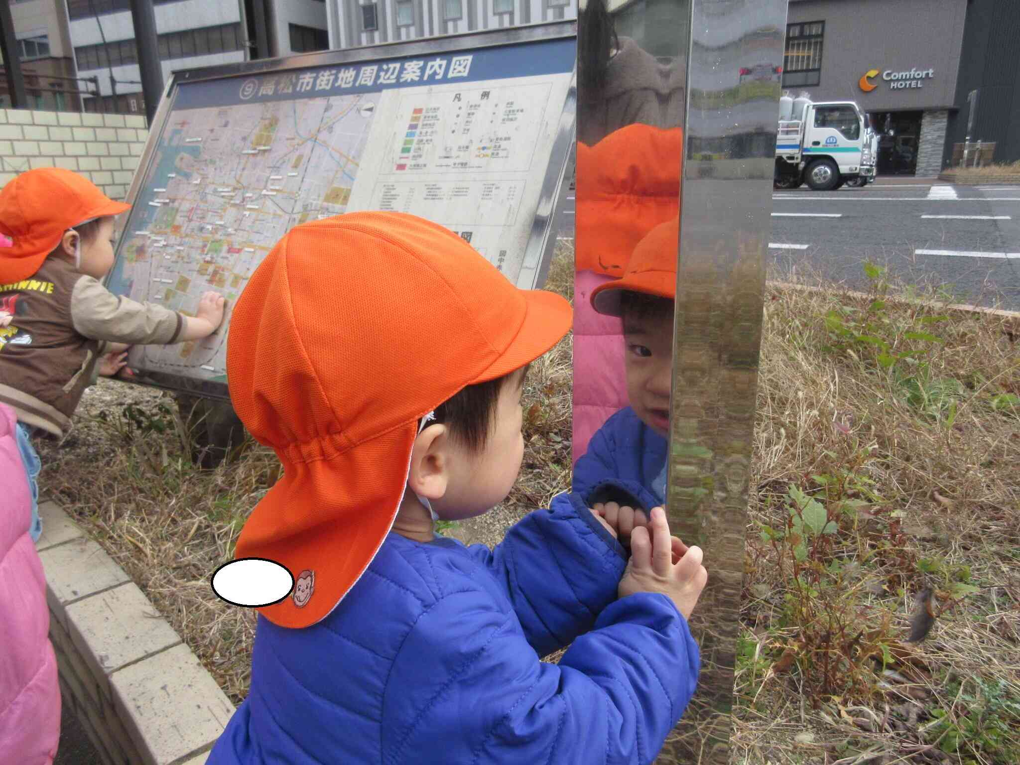 園周辺の散歩に行ったよ！（2歳児　うさぎ組）