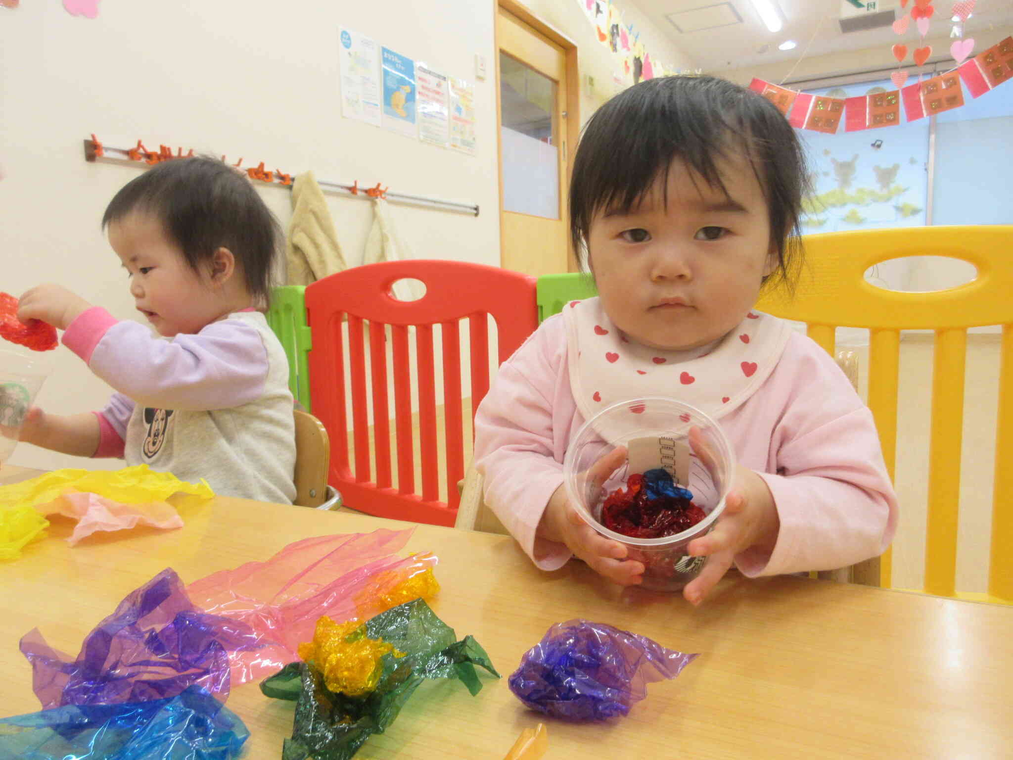 おままごと遊びの様子(0歳児　ひよこ組)
