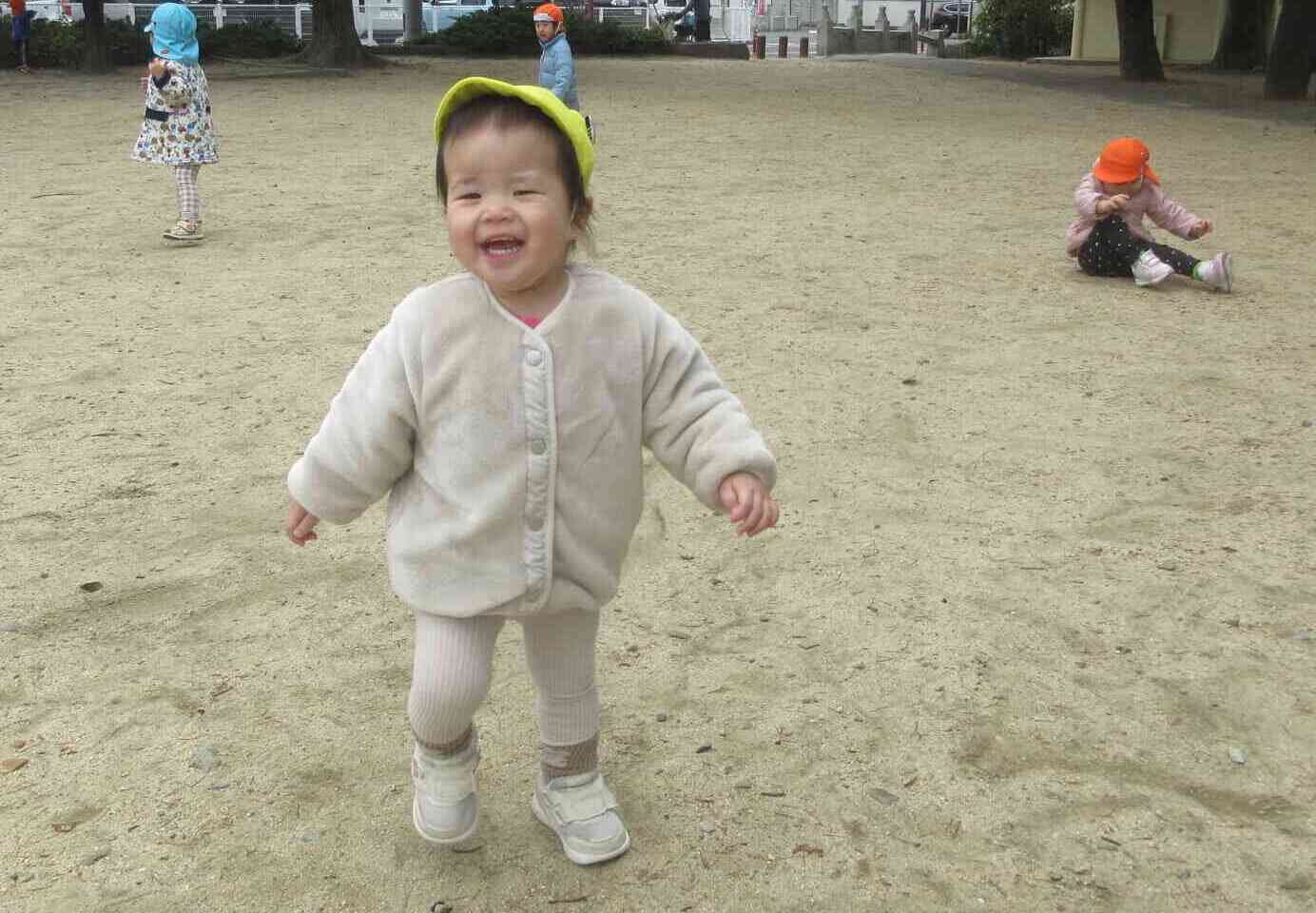 シャボン玉、まてまて～！何往復もしてたくさん体を動かしました♪