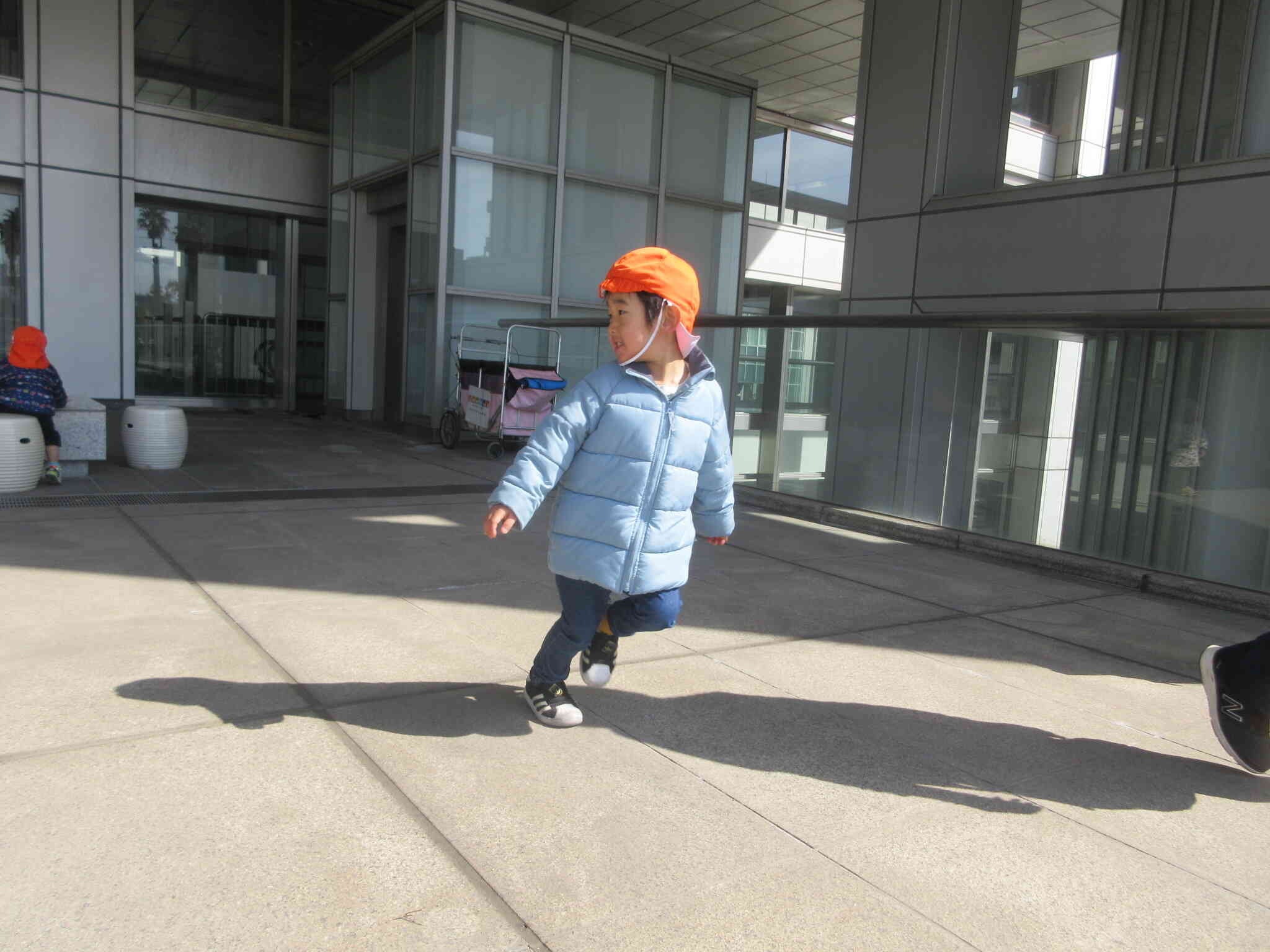 お友だち、追いかけてきているかな？