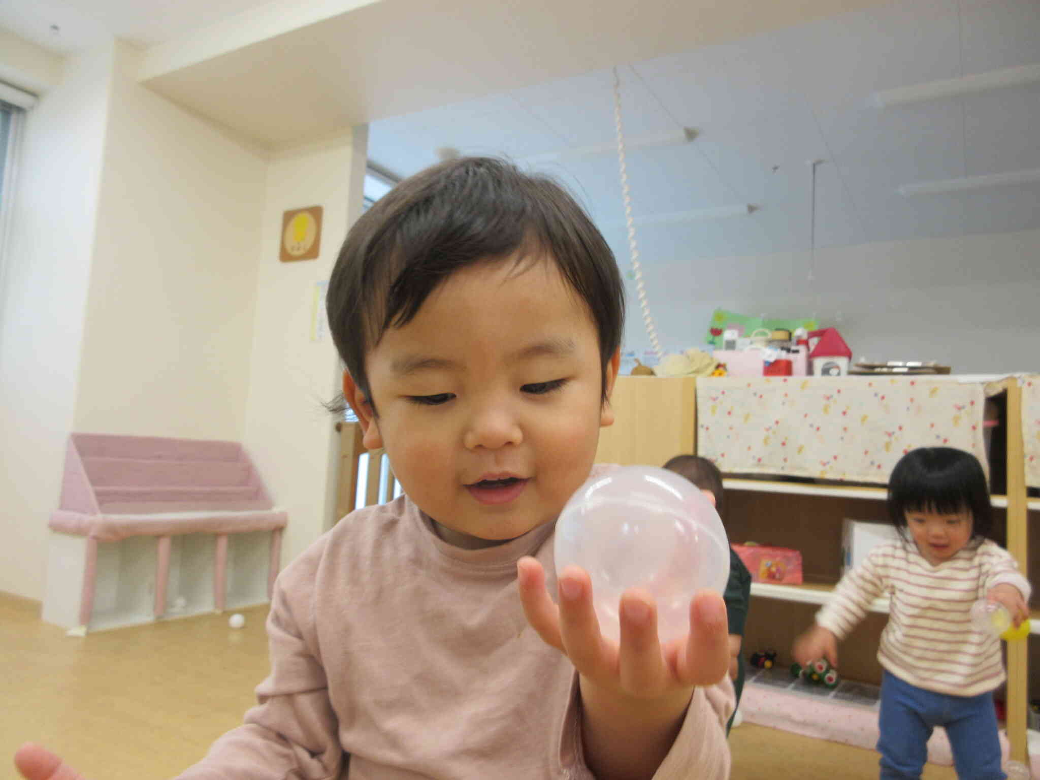 ボール遊びをしたよ！（1，2歳児　あひる・うさぎ組）
