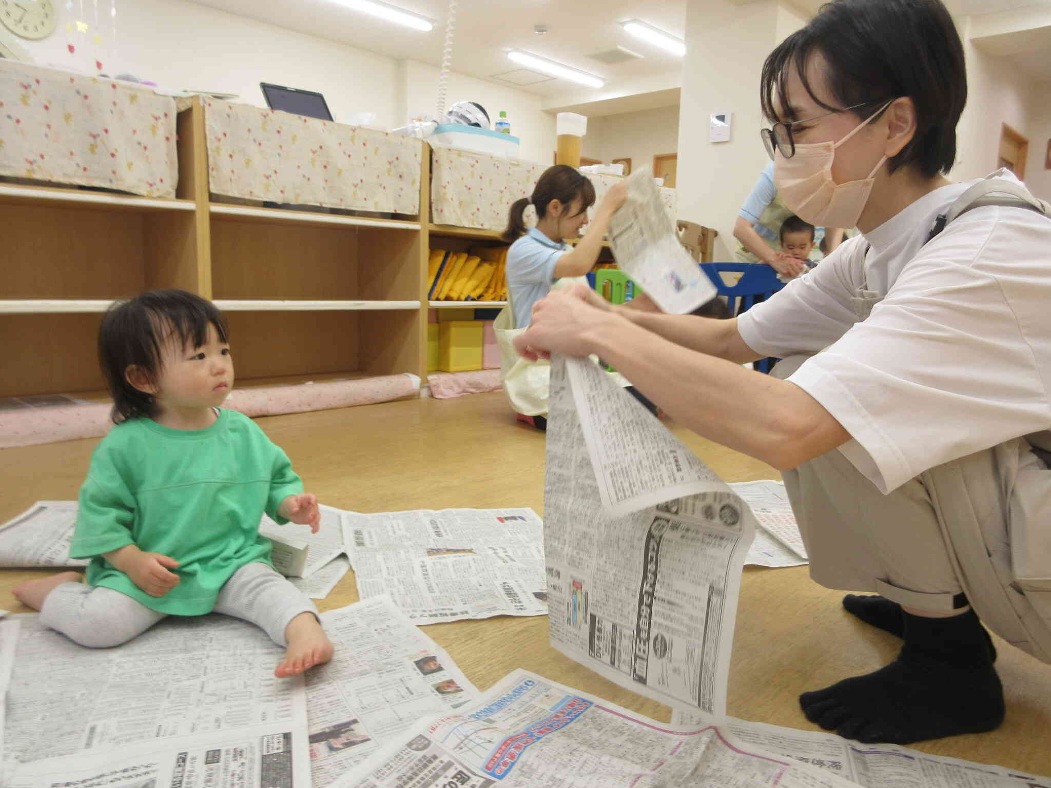 芸術士さんと遊ぼう♪（１歳児　あひる組・２歳児　うさぎ組）