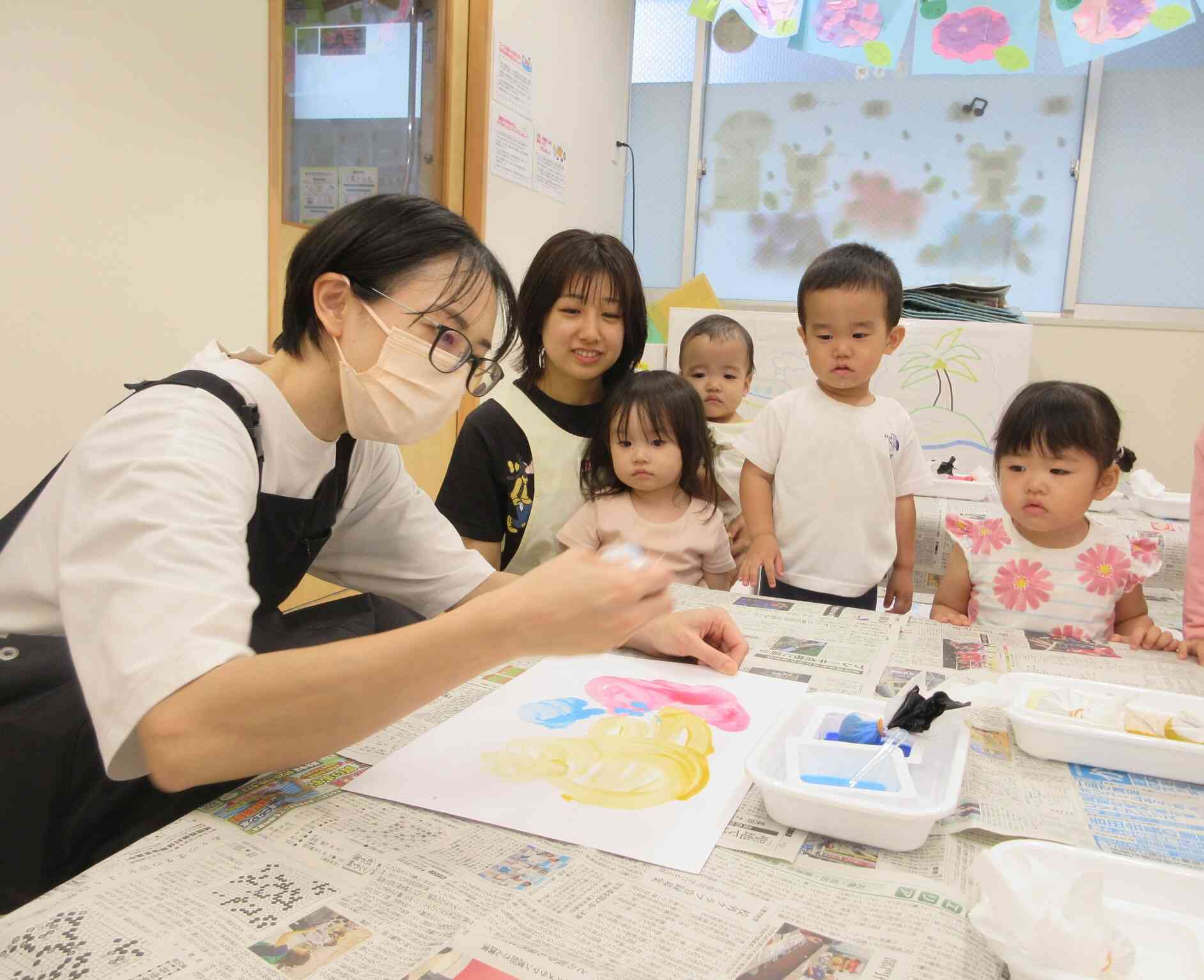 芸術士さんと遊ぼう♪（1歳児　あひる組・２歳児　うさぎ組）