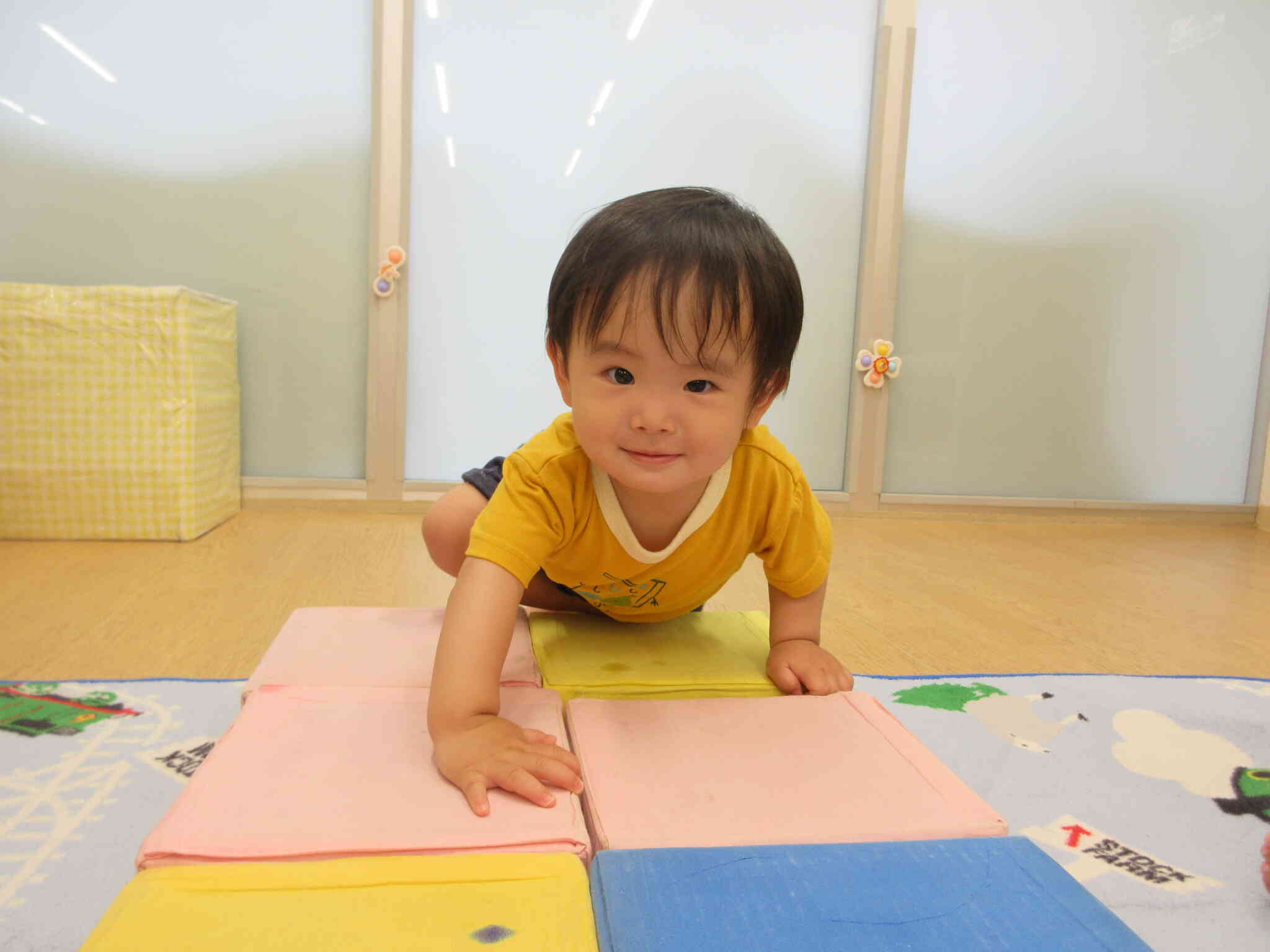 サーキット遊びをしたよ（０歳児　ひよこ組）