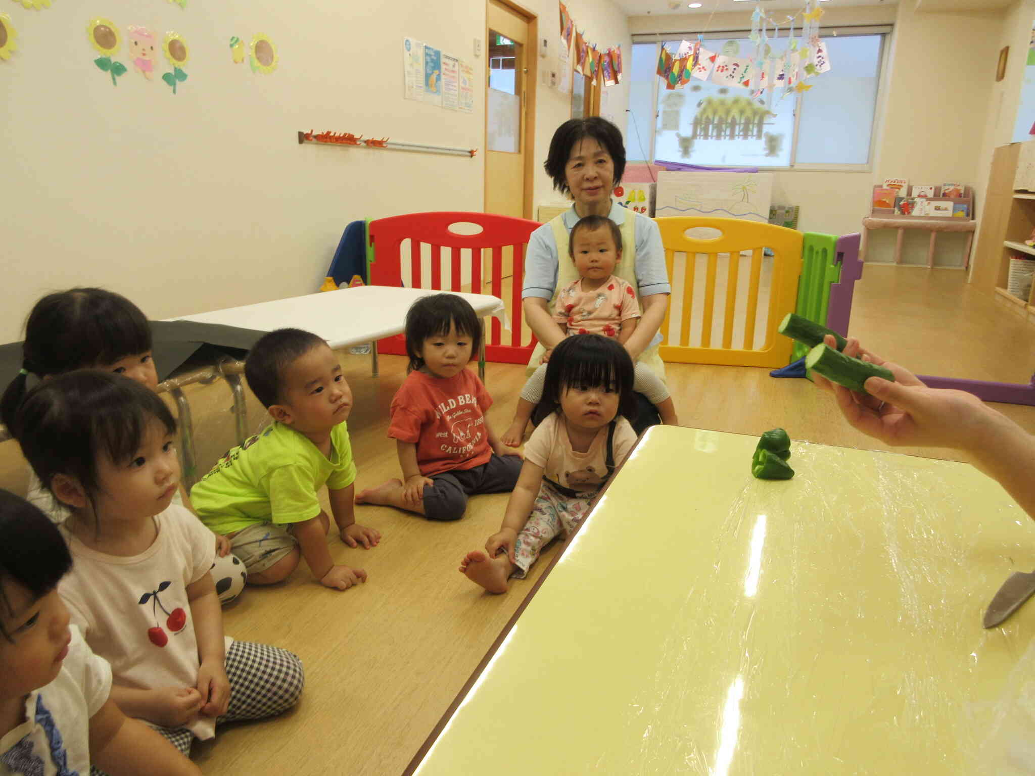 食育「野菜スタンプ」をしたよ！（全クラス　0,1,2歳児）