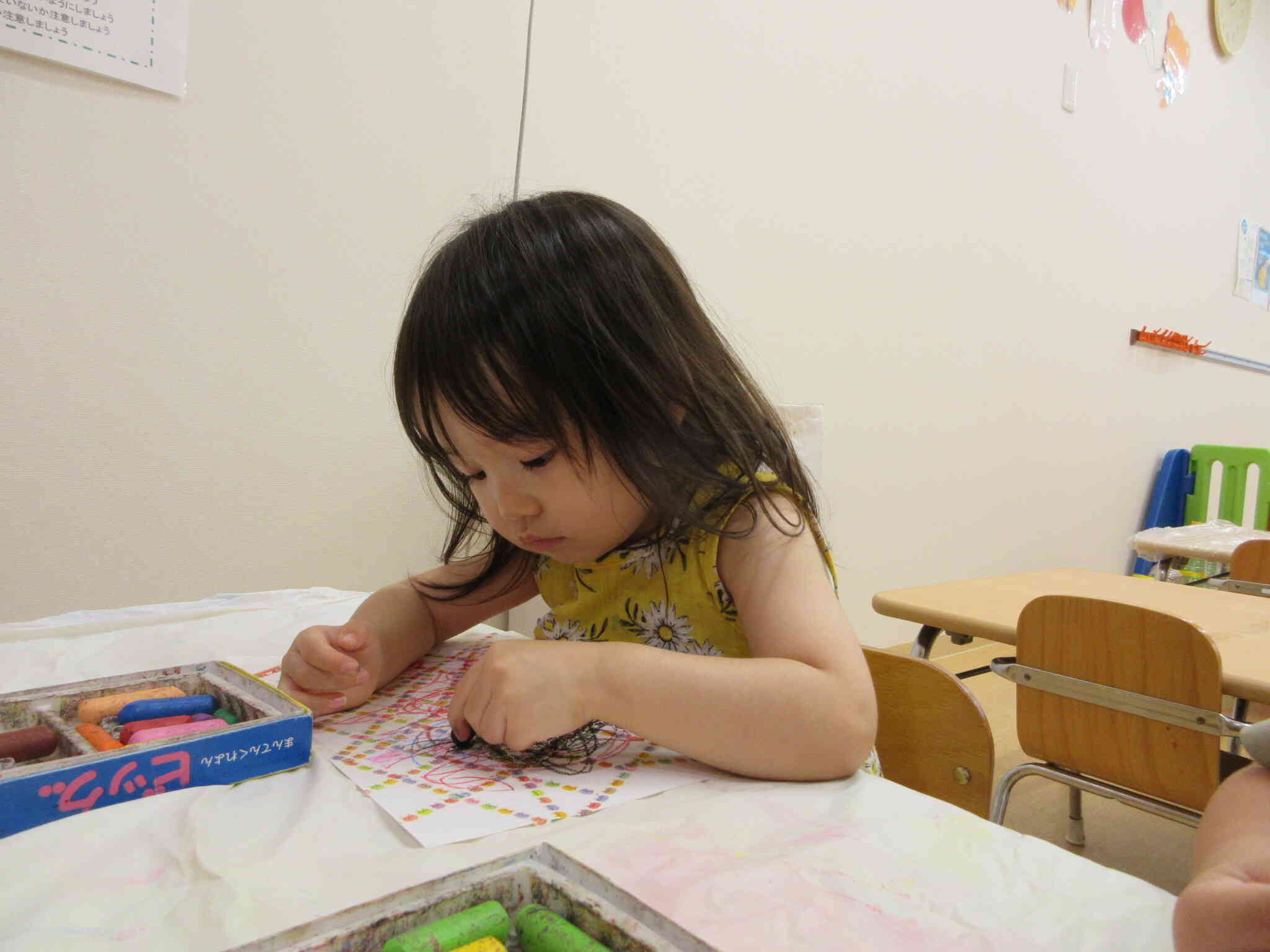 トンボの製作をしたよ！（2歳児　うさぎ組）