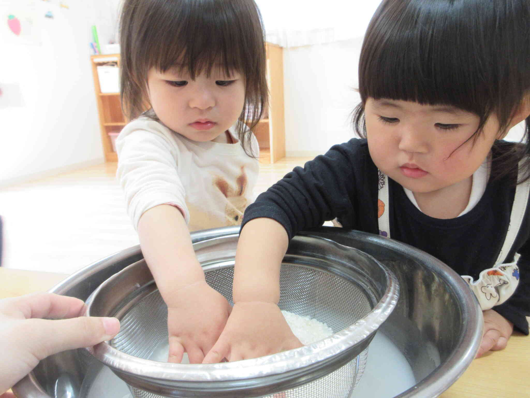 食育でお米研ぎをしたよ♪