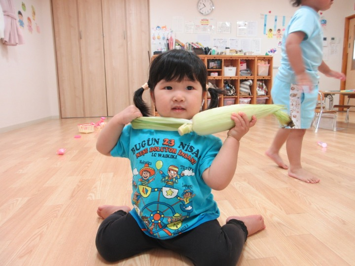 「なんだか皮むき得意みたい。」 慣れた手つきでかっこいい。