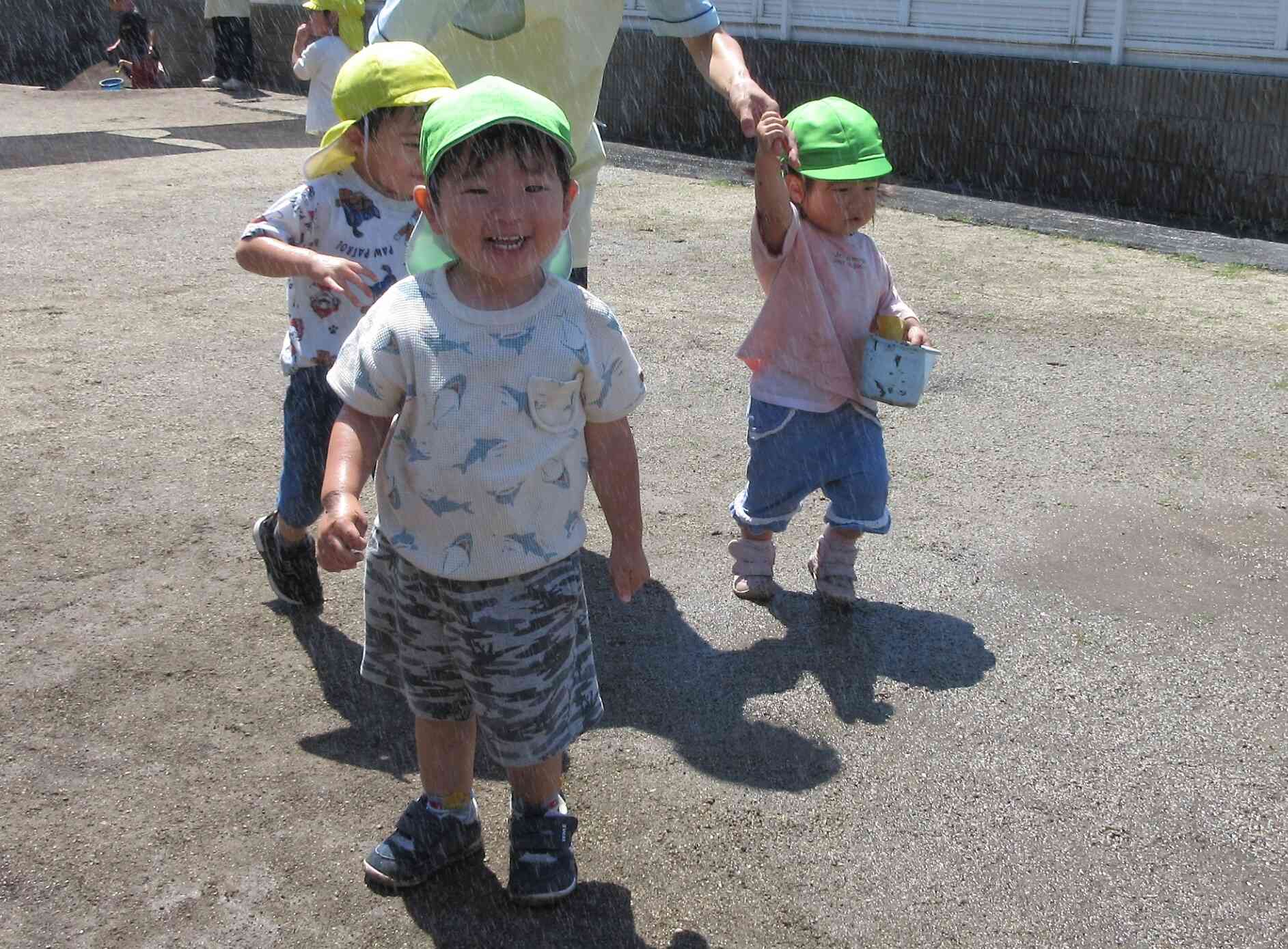 水のトンネル楽しい～！