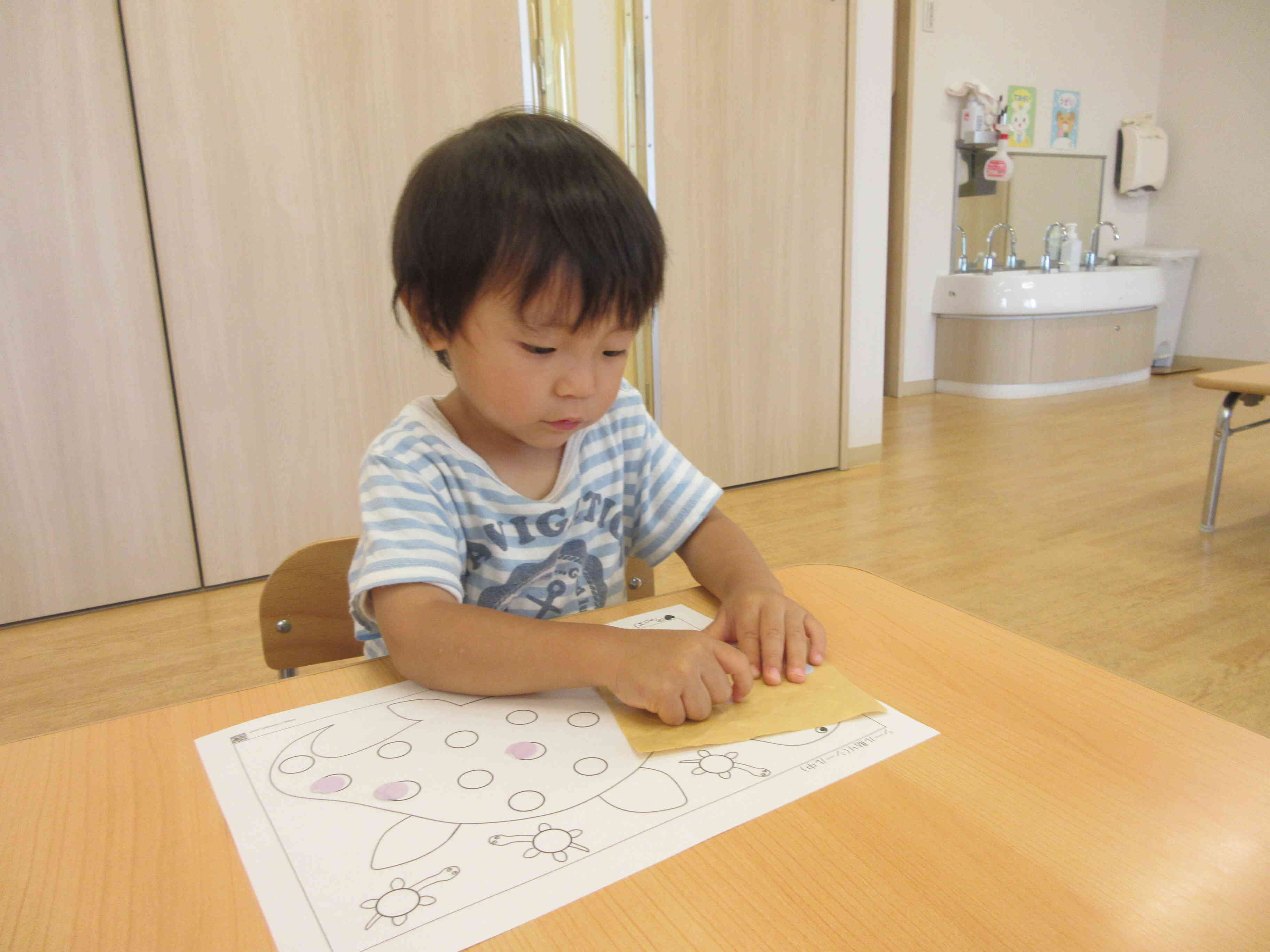1.2歳児クラスの室内遊びの様子♪