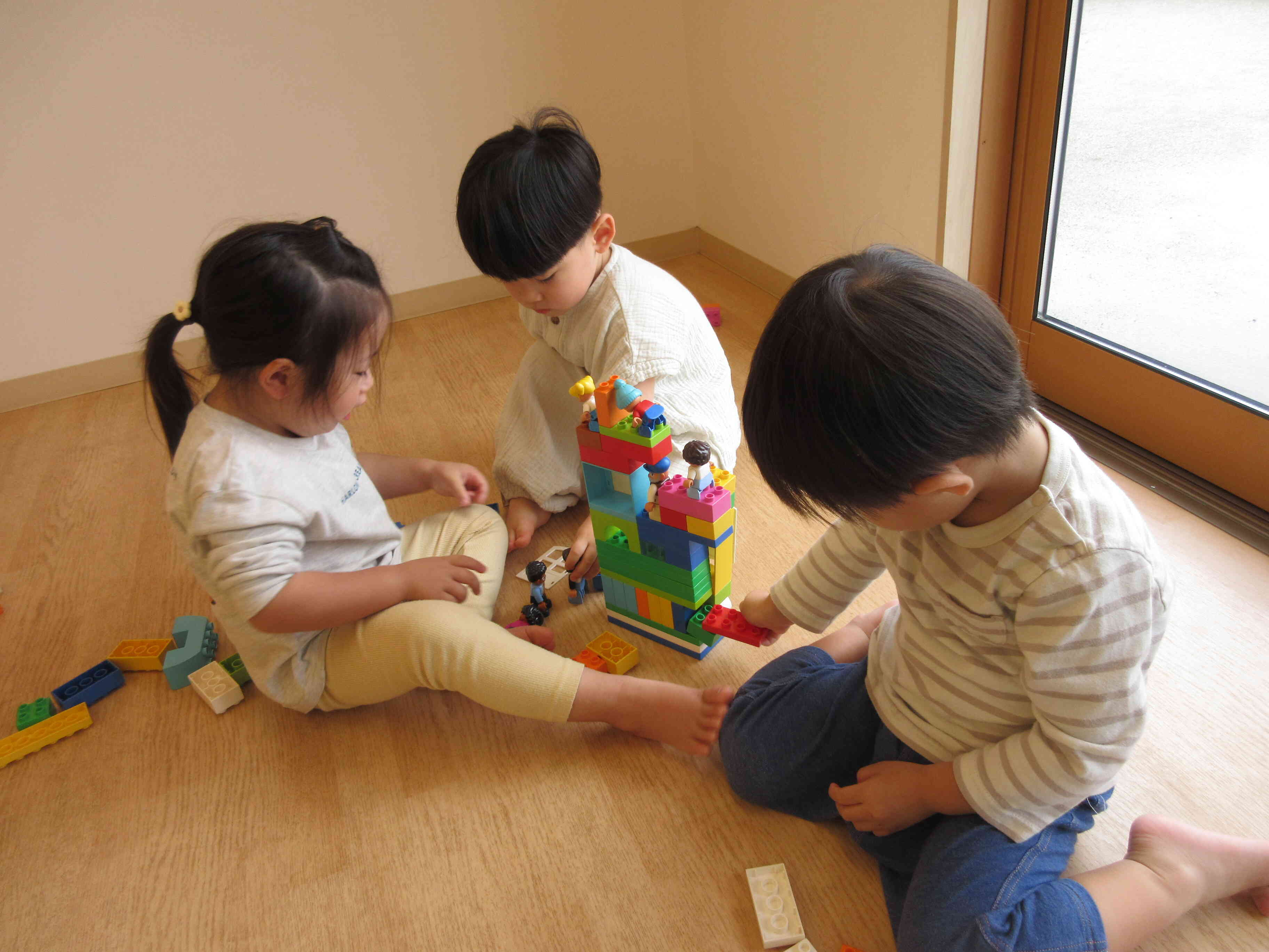 仲良しこよしで遊んでいるよ！