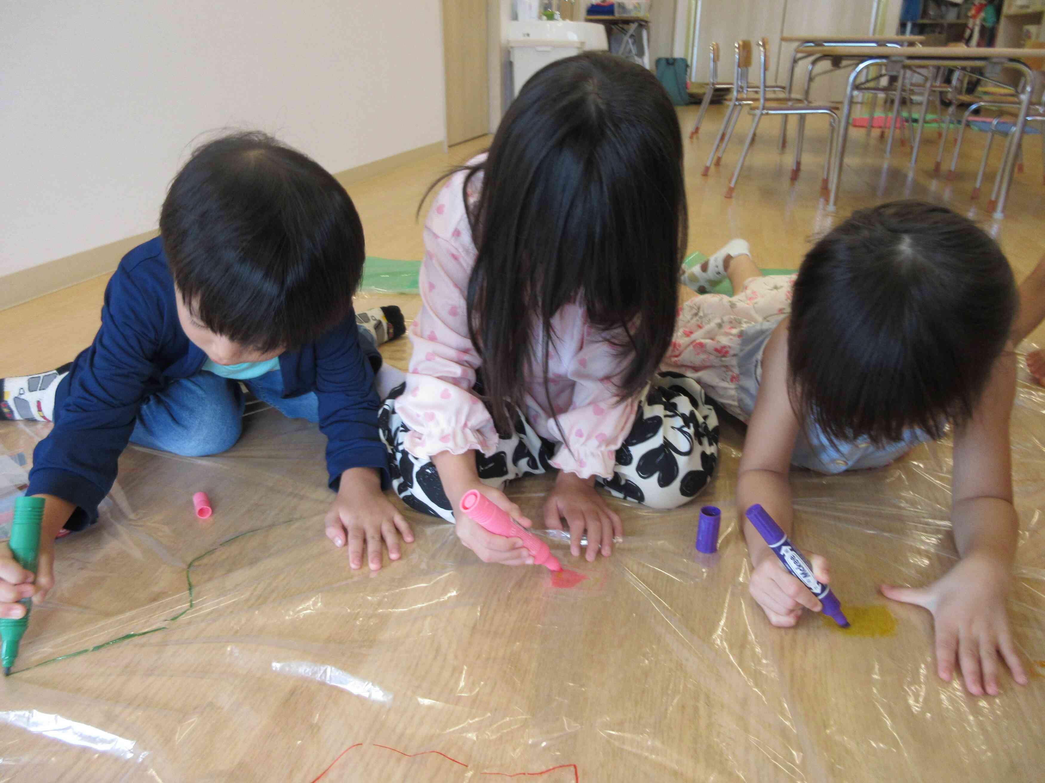 お絵描き楽しいな〜♪