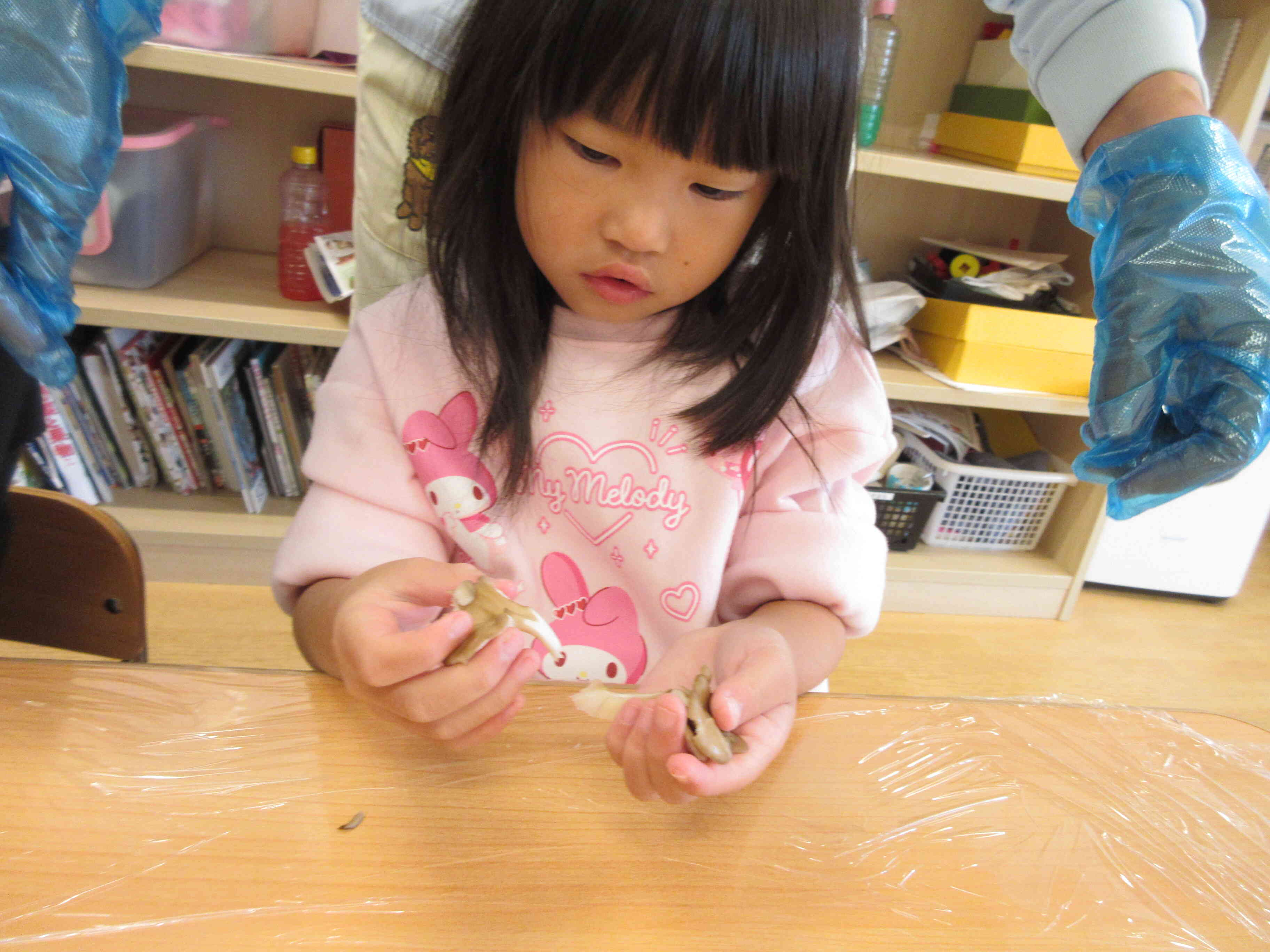 以上児　みそ汁作り