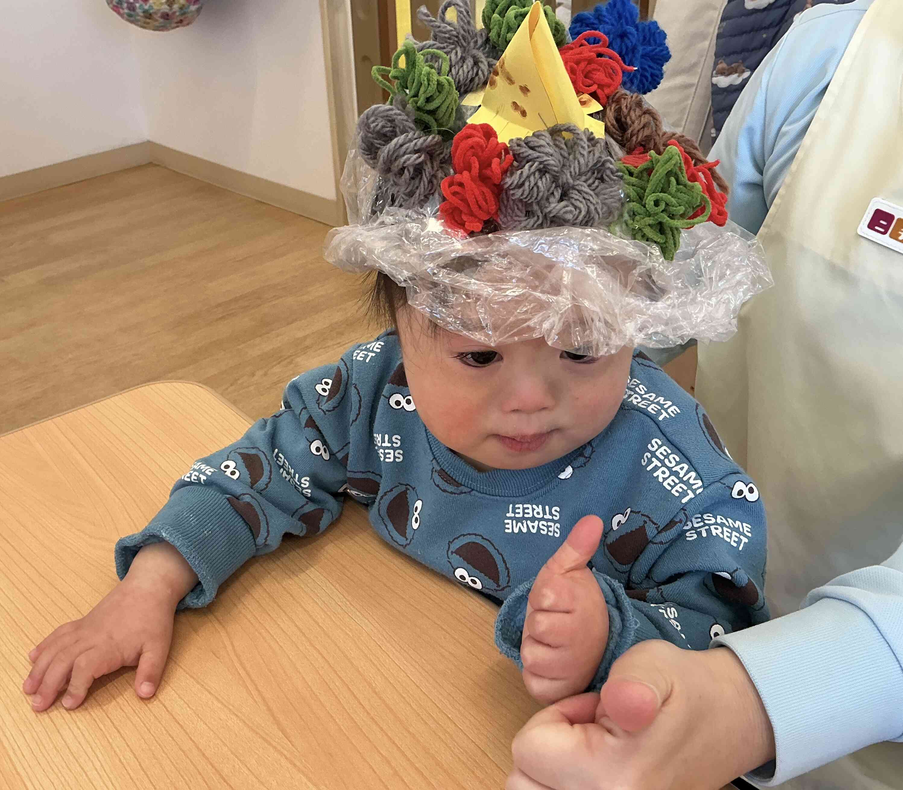 被るのを嫌がっていたけど被ってみたら気に入ったようです