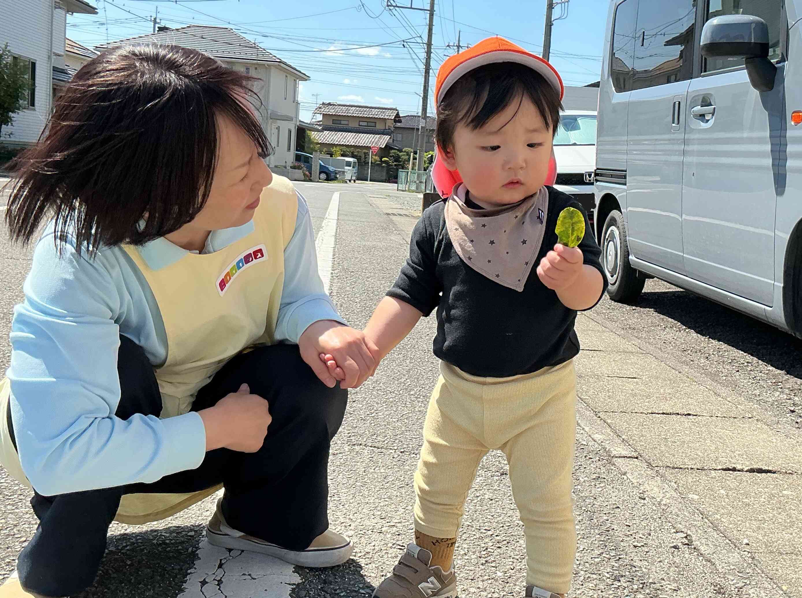 手をつないで園外に出るのは初めてです・part2