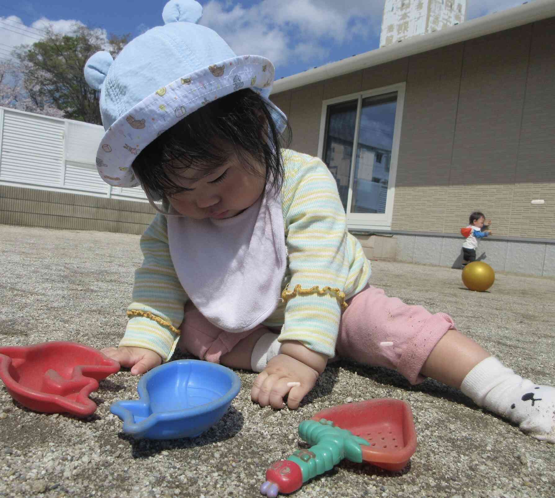 砂遊び楽しいな