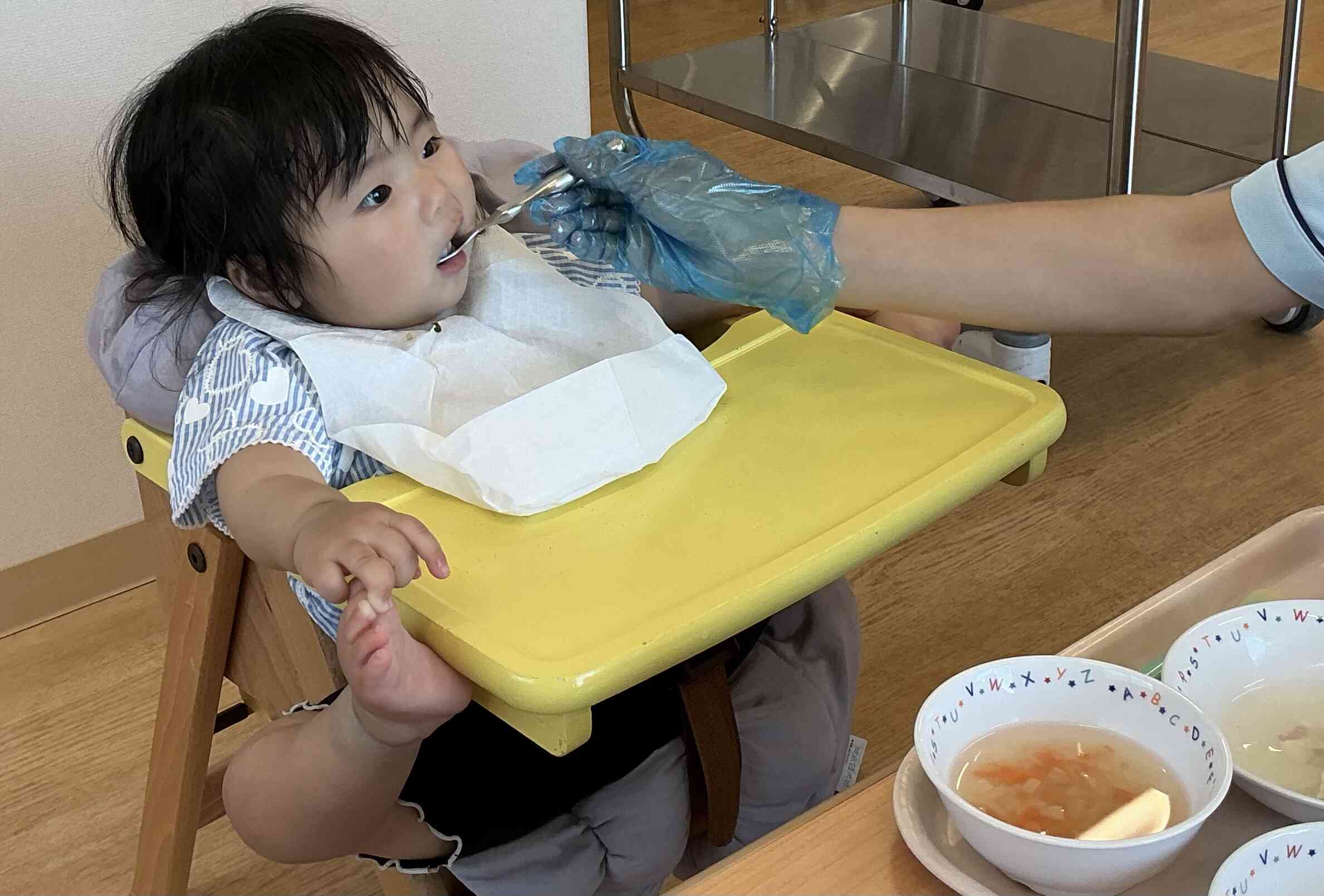 給食の様子　５月(0歳児・1歳児)