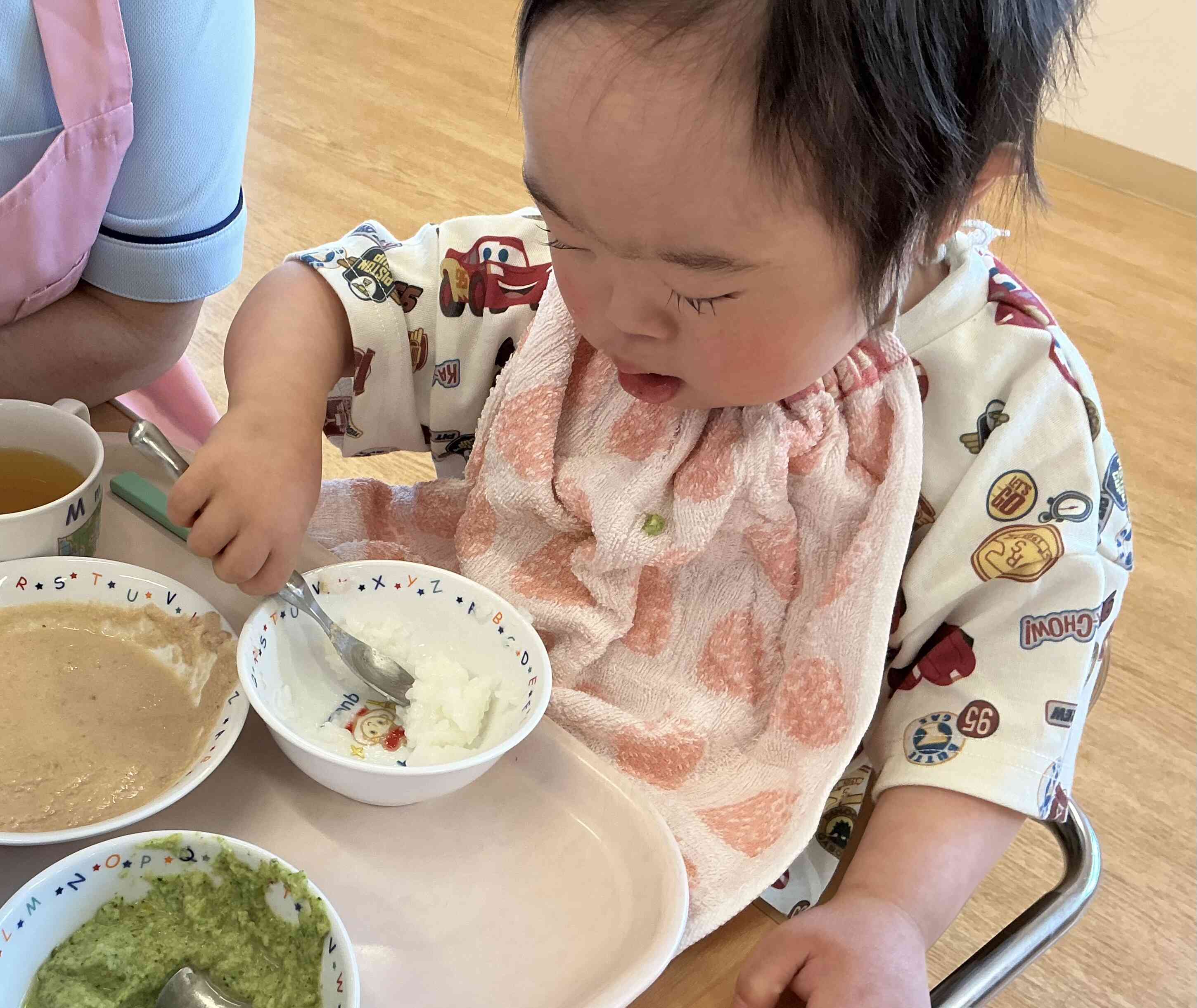 給食の様子４月（あひる組・うさぎ組・ぱんだ１組）