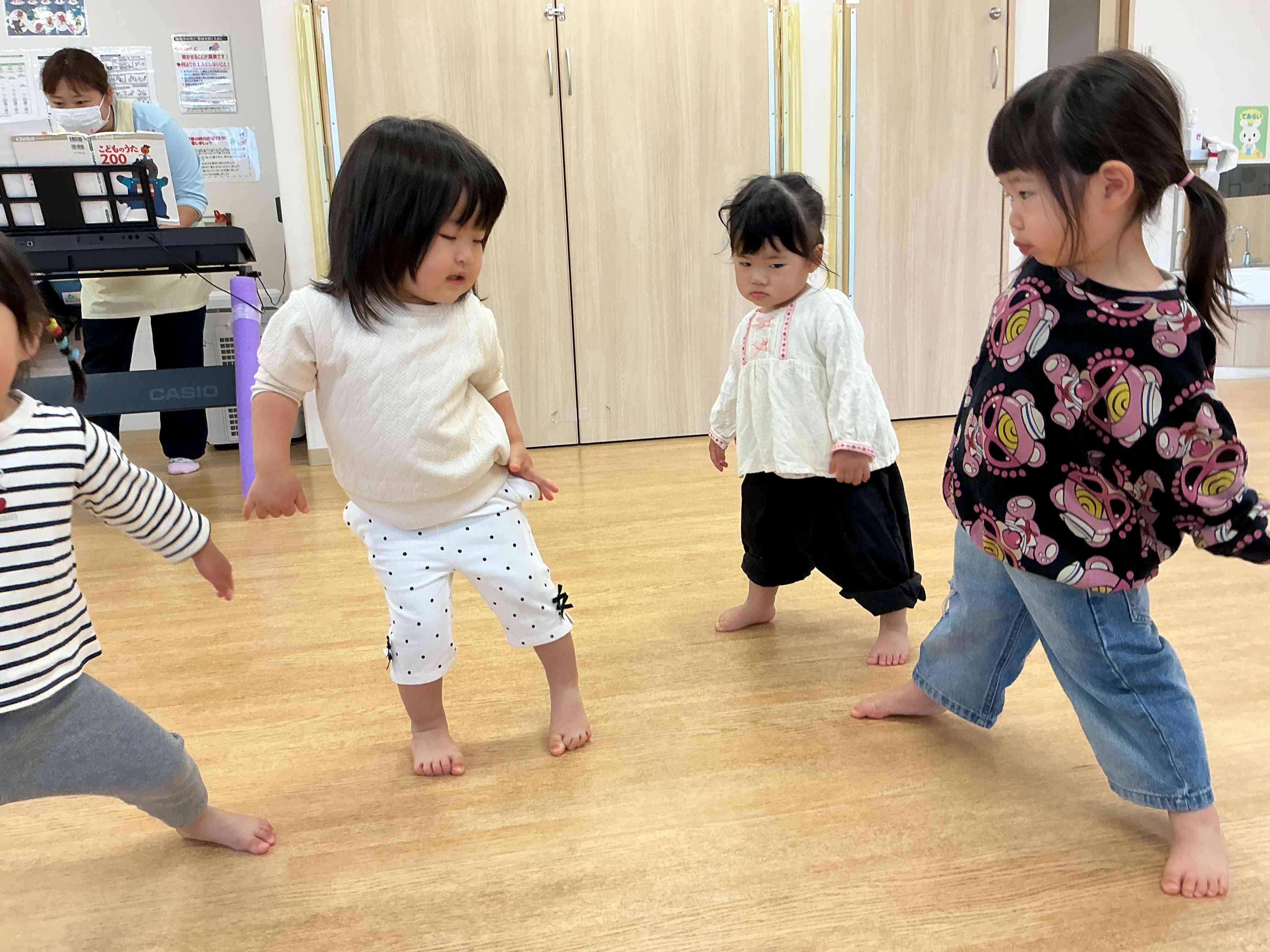 リズム遊び(あひる/1歳児・うさぎ/2歳児・ぱんだ1組/4歳児)