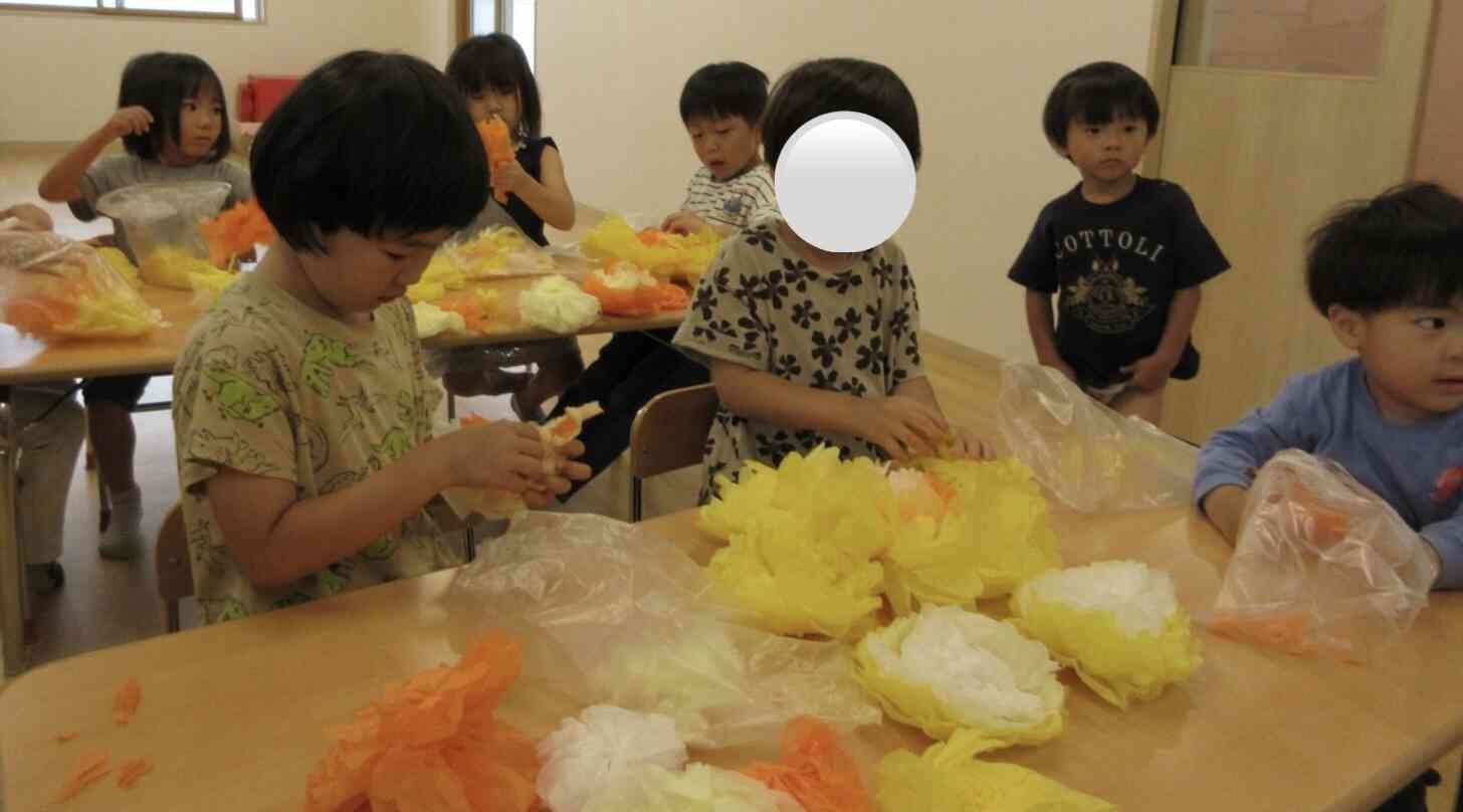 お花紙で粘土を作りました！