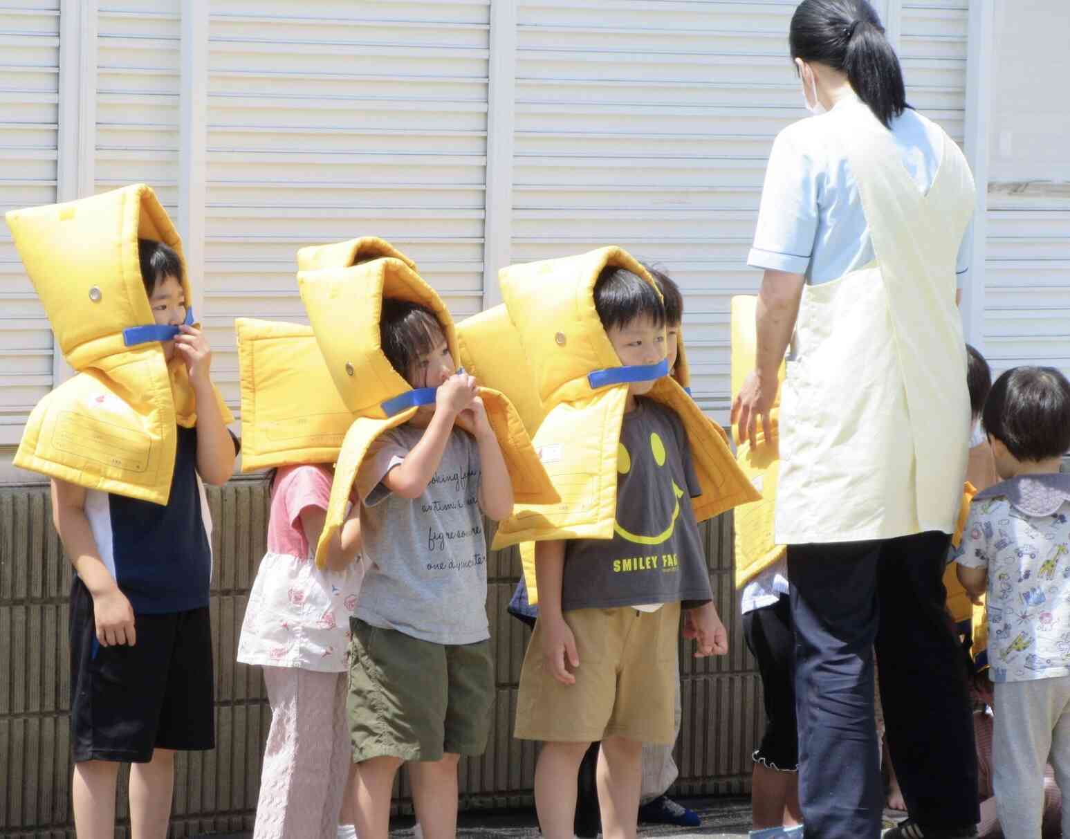 外に避難します。