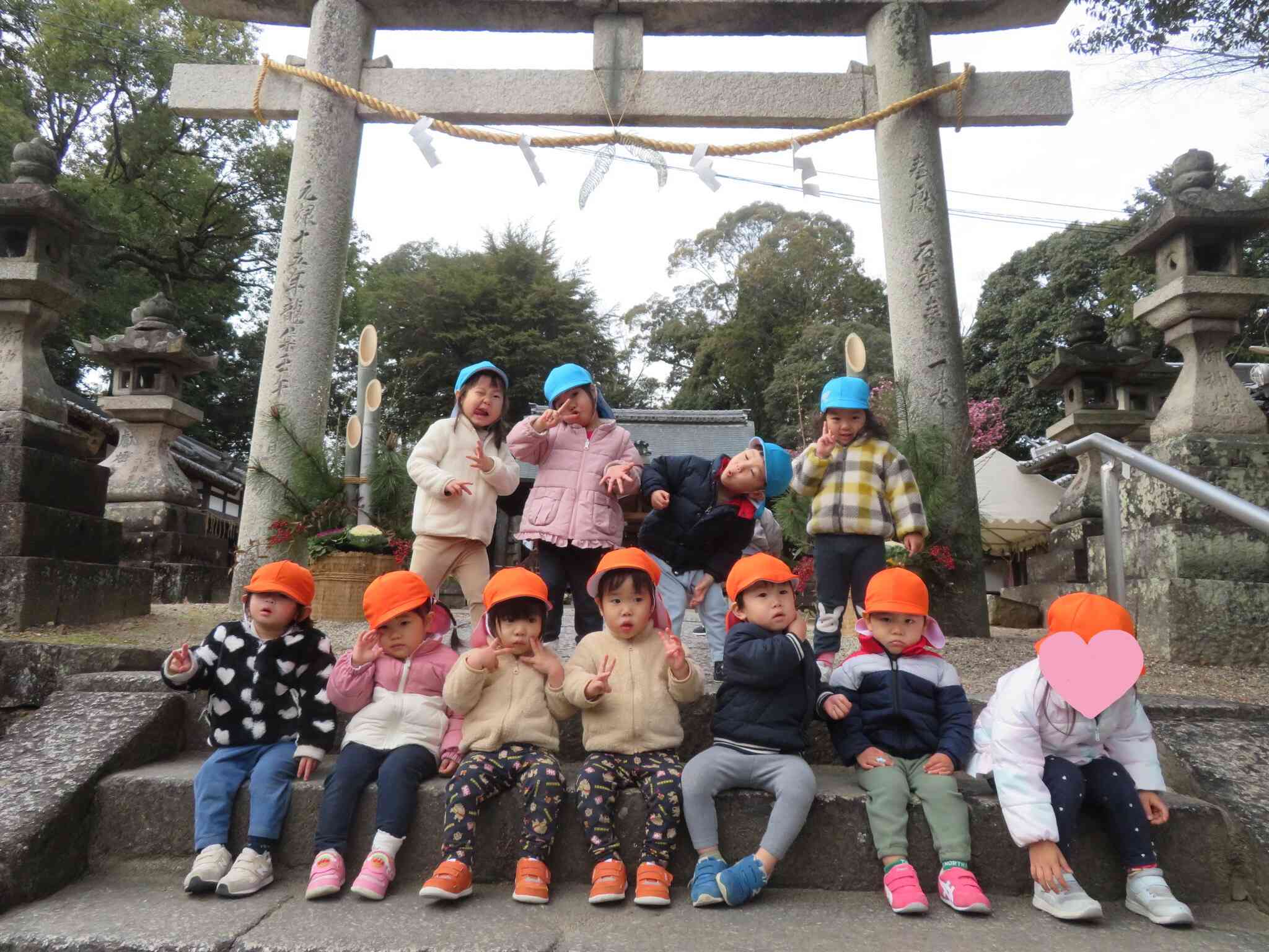 うさぎ組（2歳児）・あひる組（1歳児）　初詣⭐︎